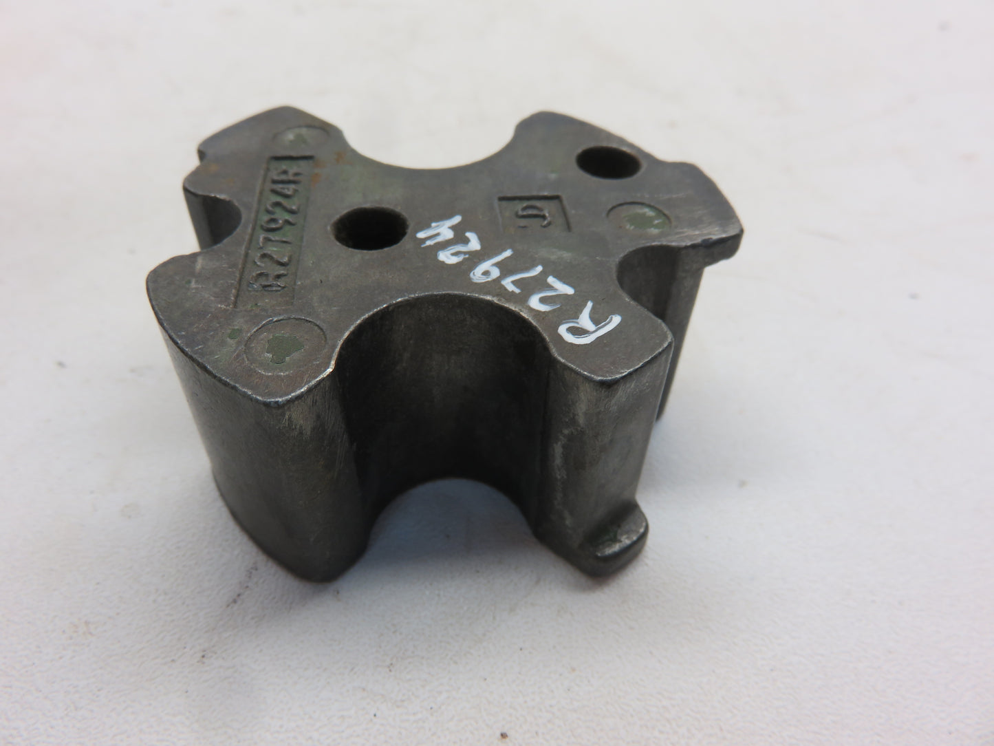 R27924, AR41016 John Deere Hydraulic Line Spacer Bracket For 3010, 4010, 3020, 4020