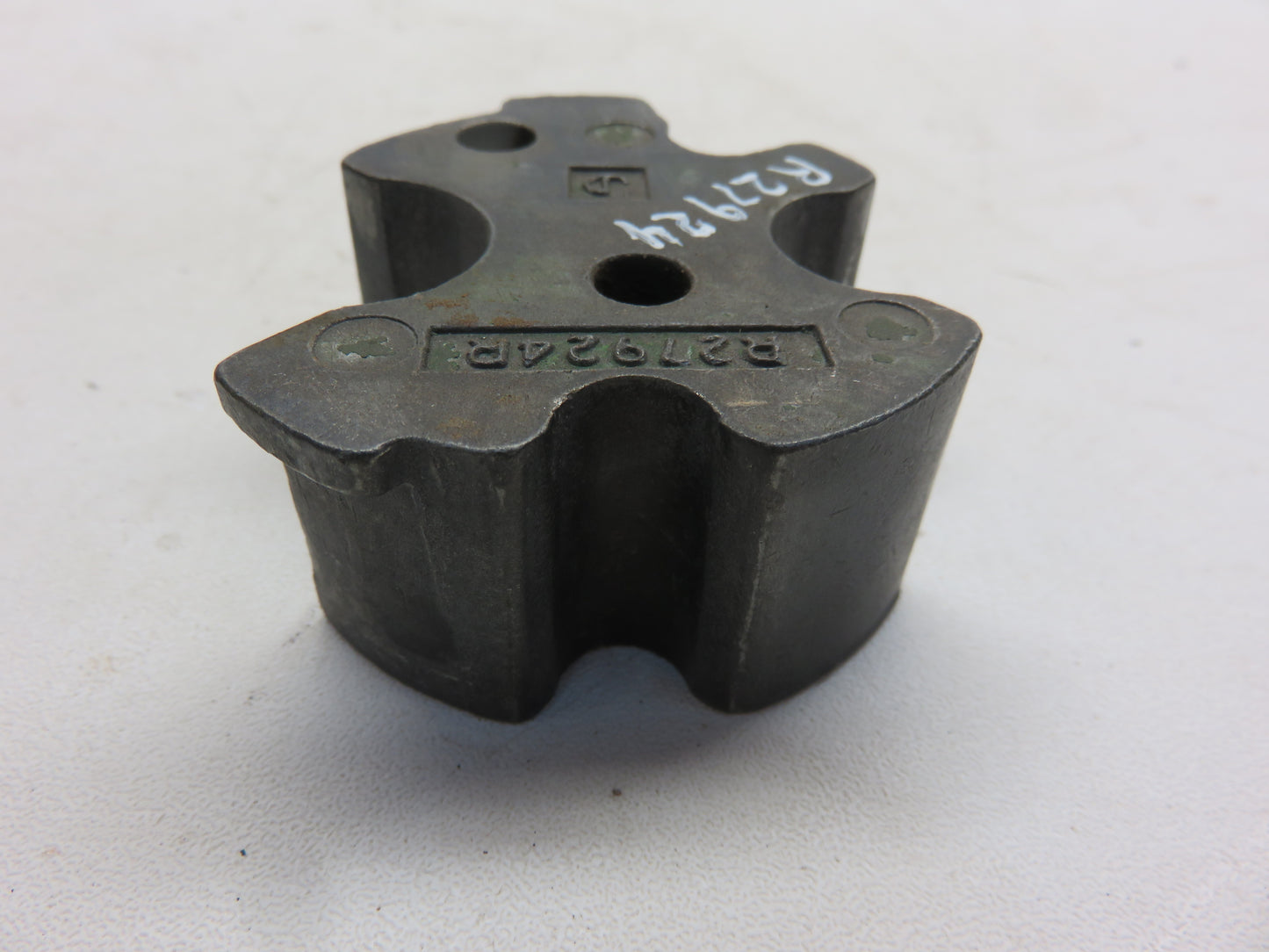 R27924, AR41016 John Deere Hydraulic Line Spacer Bracket For 3010, 4010, 3020, 4020