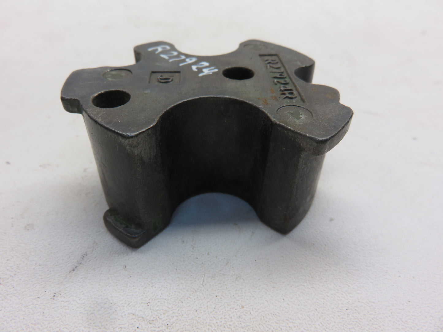 R27924, AR41016 John Deere Hydraulic Line Spacer Bracket For 3010, 4010, 3020, 4020