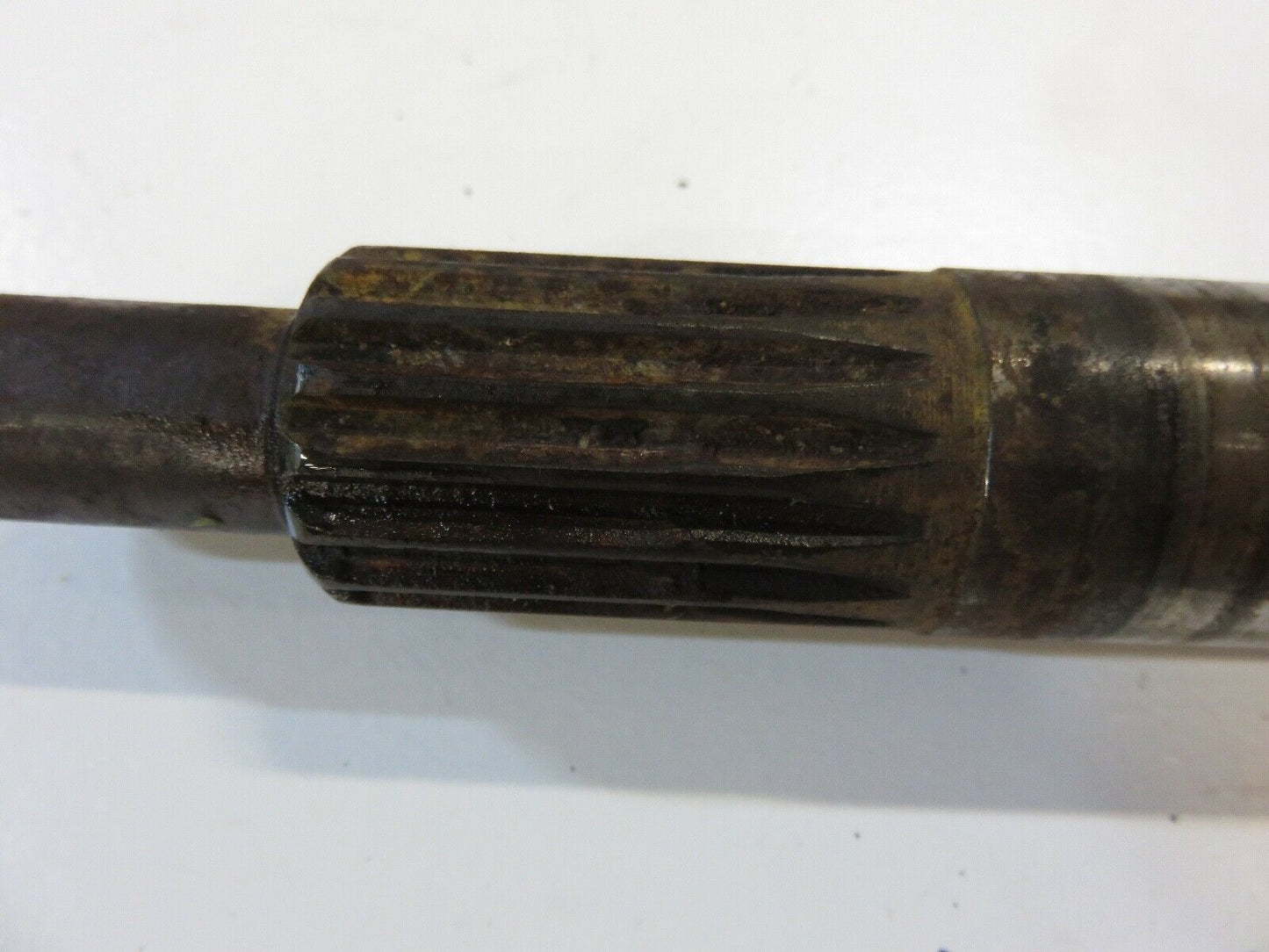 R33927 John Deere Syncro Range Transmission Input Shaft For 3020