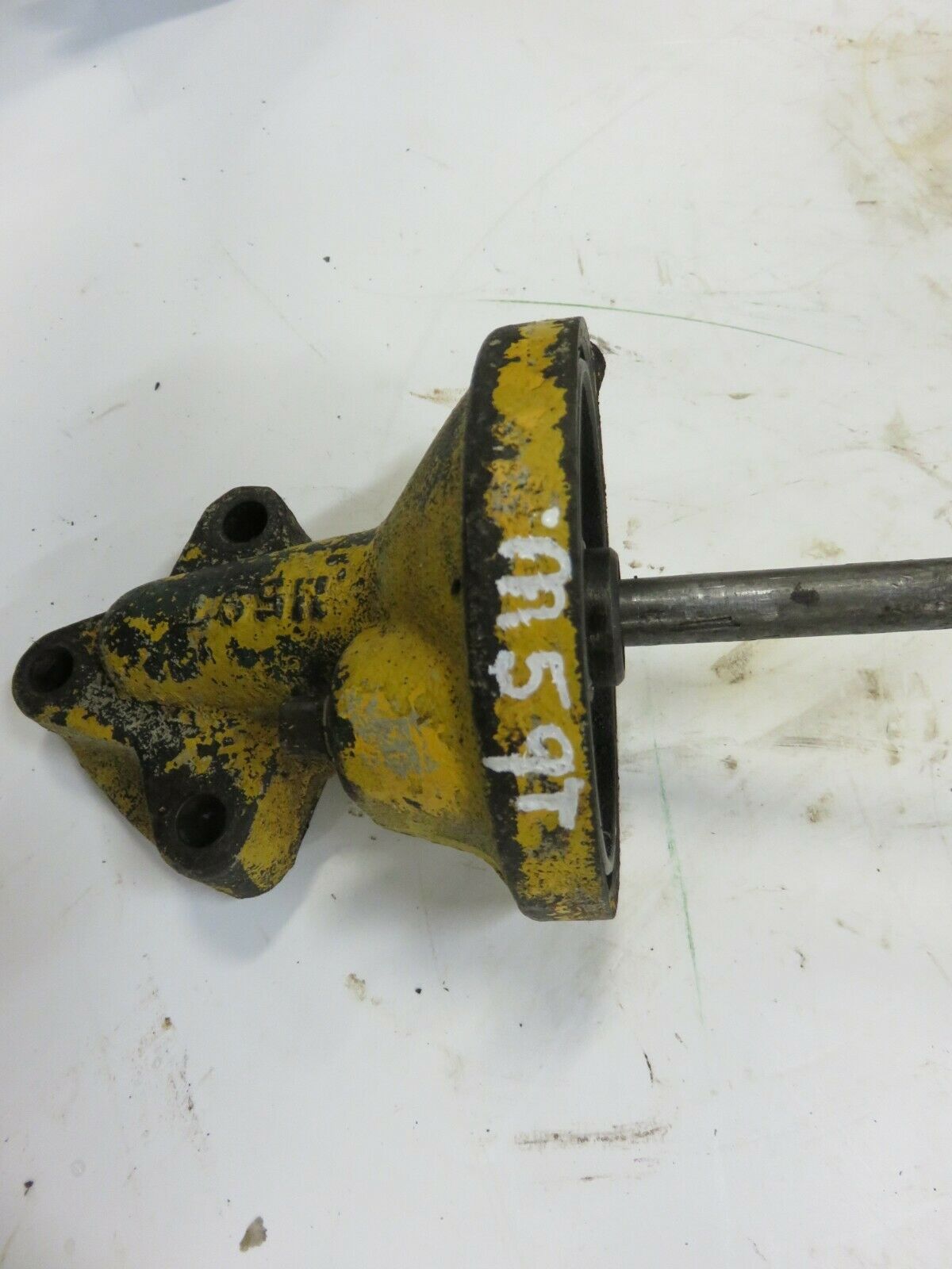 M59T, AM736T John Deere Engine Oil Filter Base For M, 40, 320, 420, 330, 430