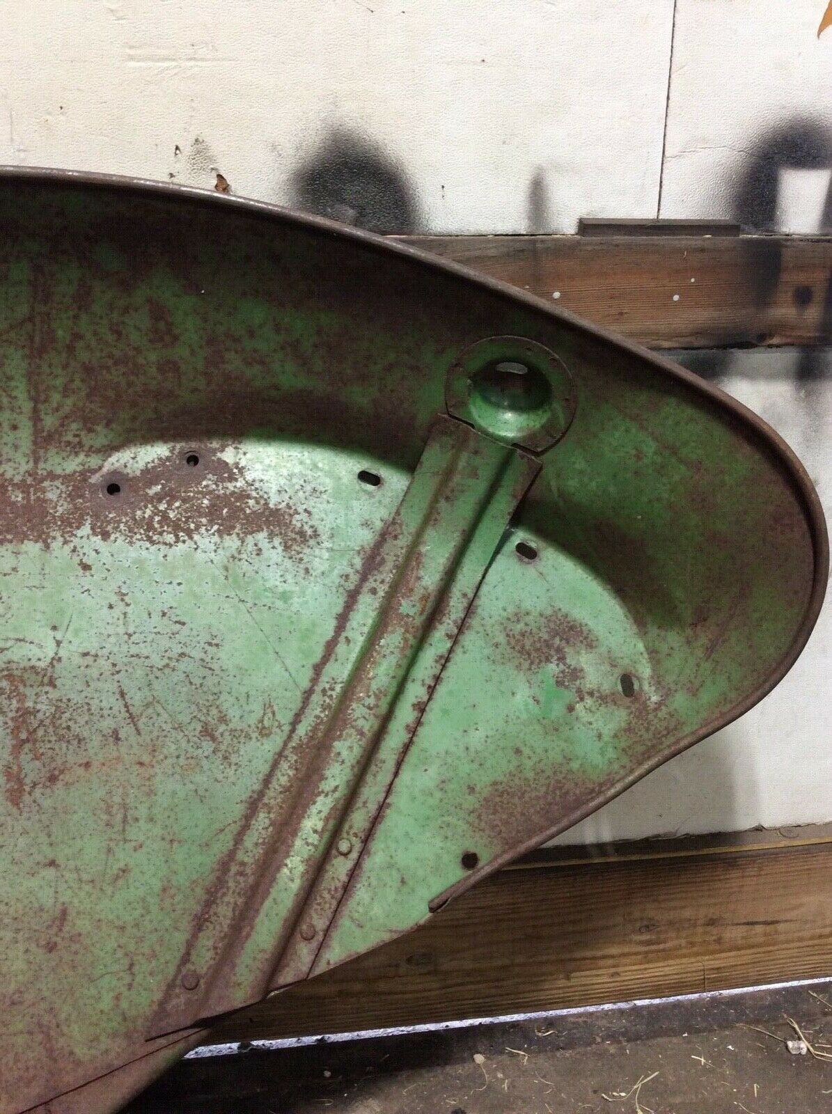 AR420R John Deere Right Hand Fender For R