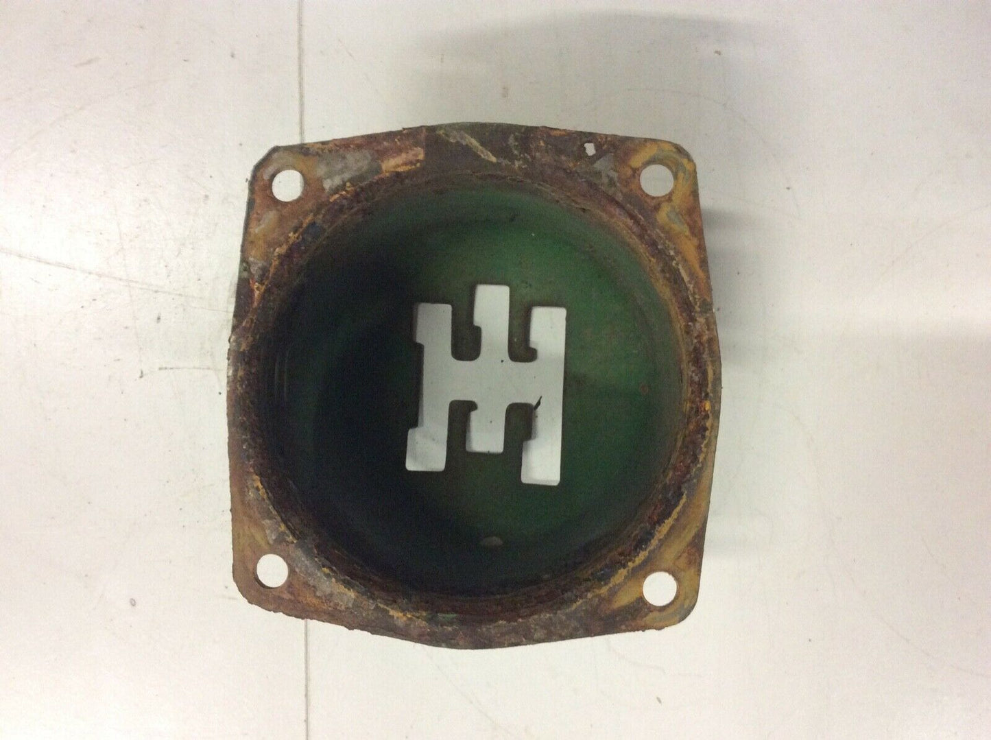 T18258 John Deere Gear Shifter Guide For 1010
