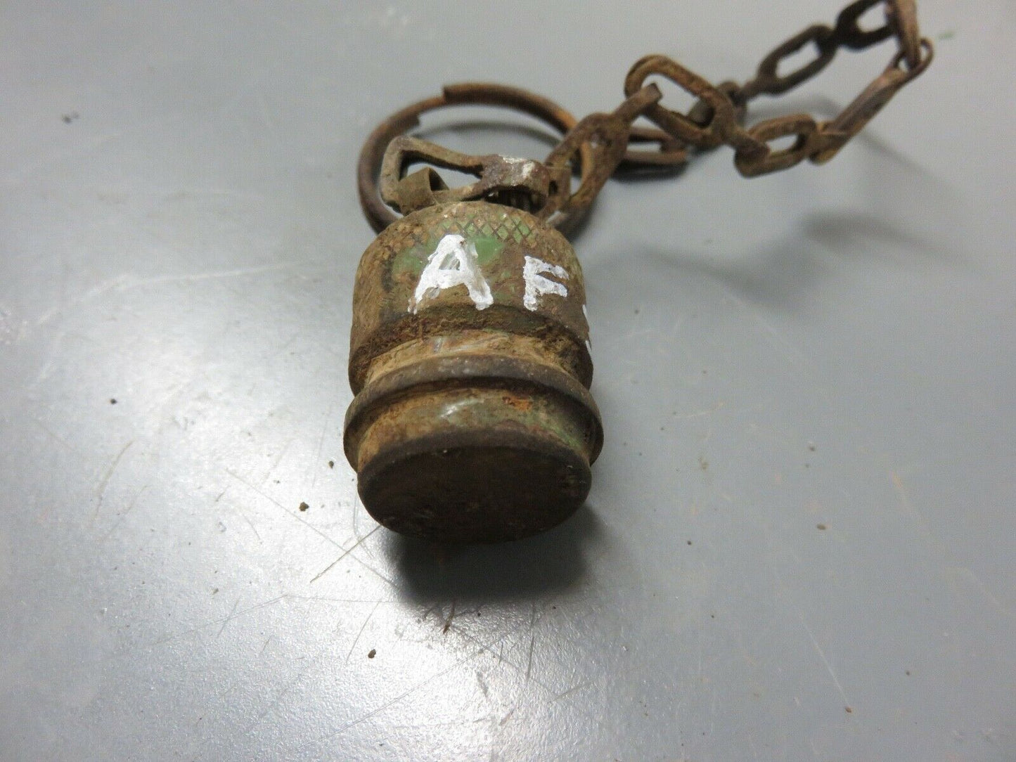 AF3001R John Deere Dust Plug With Chain For 80, 520, 620, 720, 820,