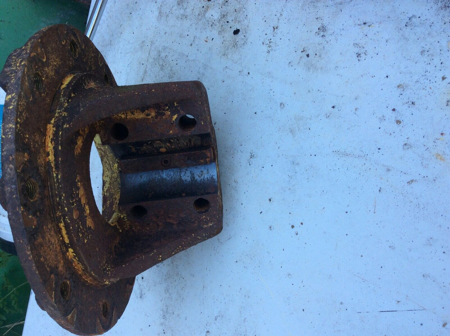 AT10094T, T10171T John Deere 9 Bolt Rear Hub For MT, 40, 420, 430, 1010