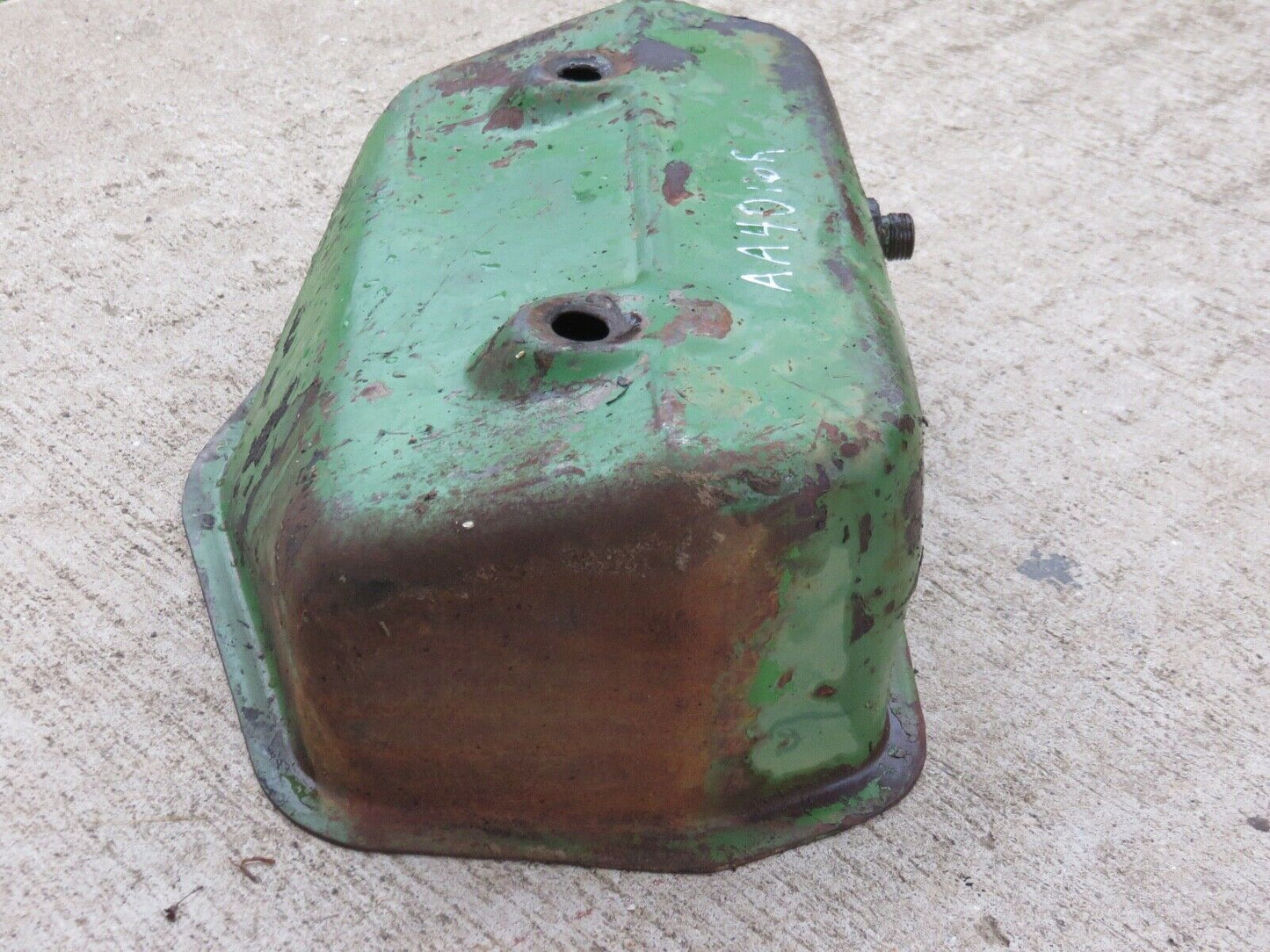 AA4016R John Deere Valve Cover For A