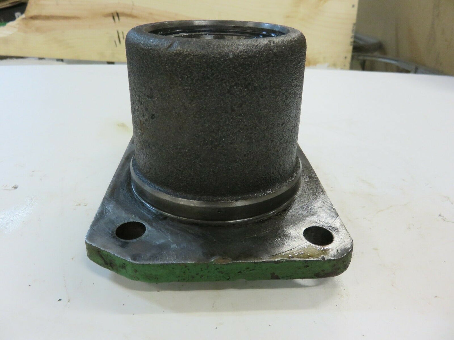 AR32713 R33486R John Deere Front PTO Bearing Quill For For 3020, 4000, 4020