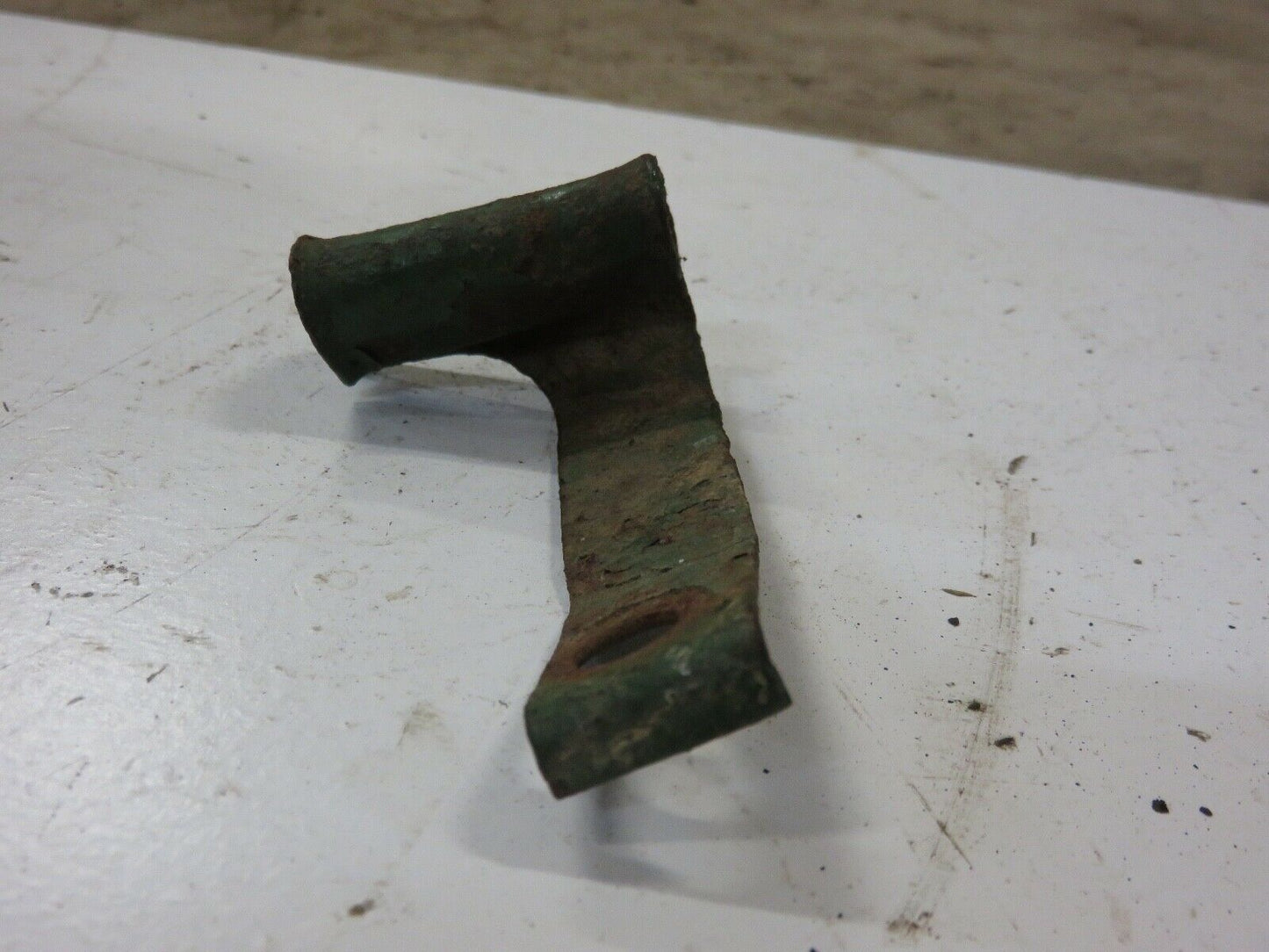 L4290T John Deere Spark Plug Cable Bracket For L, LA, LI