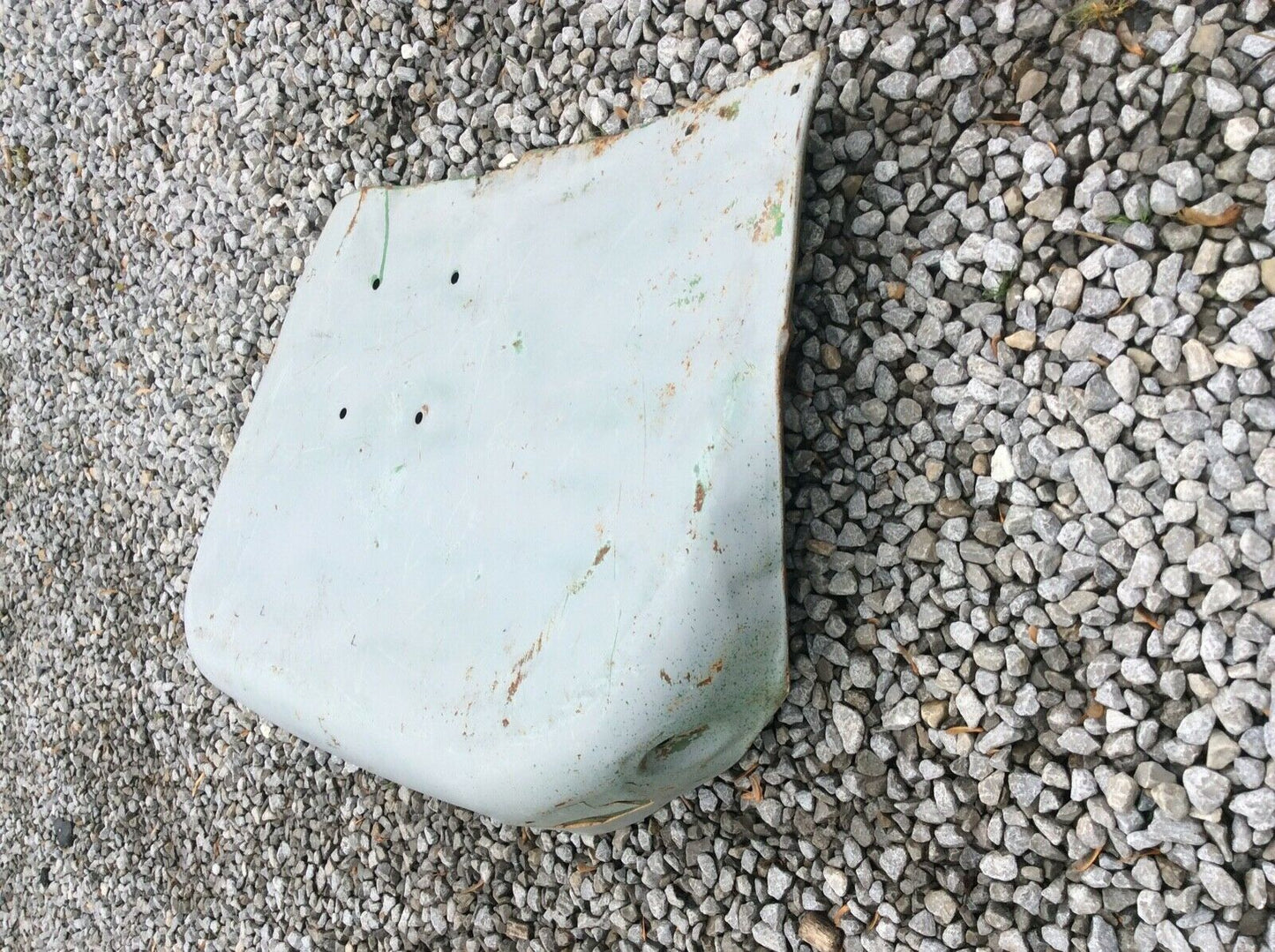 AT17536 John Deere Right Hand Fender For Row Crop Utility 2010