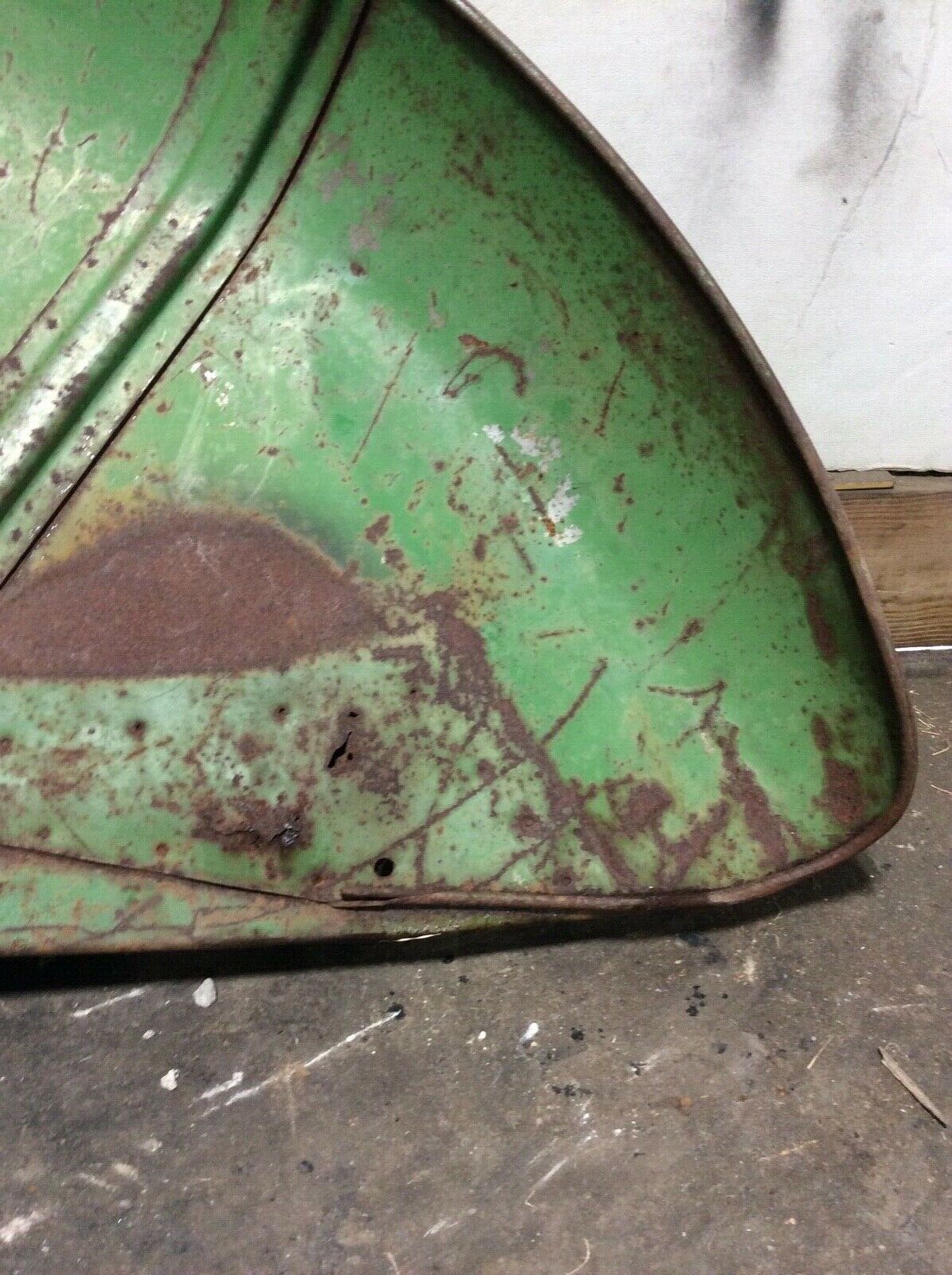 AR421R John Deere Left Hand Fender For R