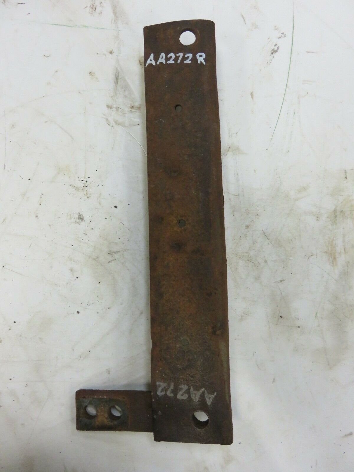 AA272R John Deere Rear Fuel Tank Support For A