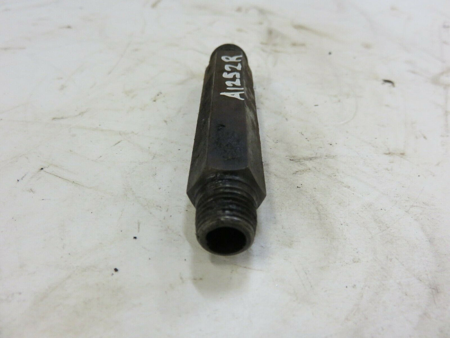 A1252R John Deere Oil Pipe To Governor Adapter Fitting For A, AR, AO