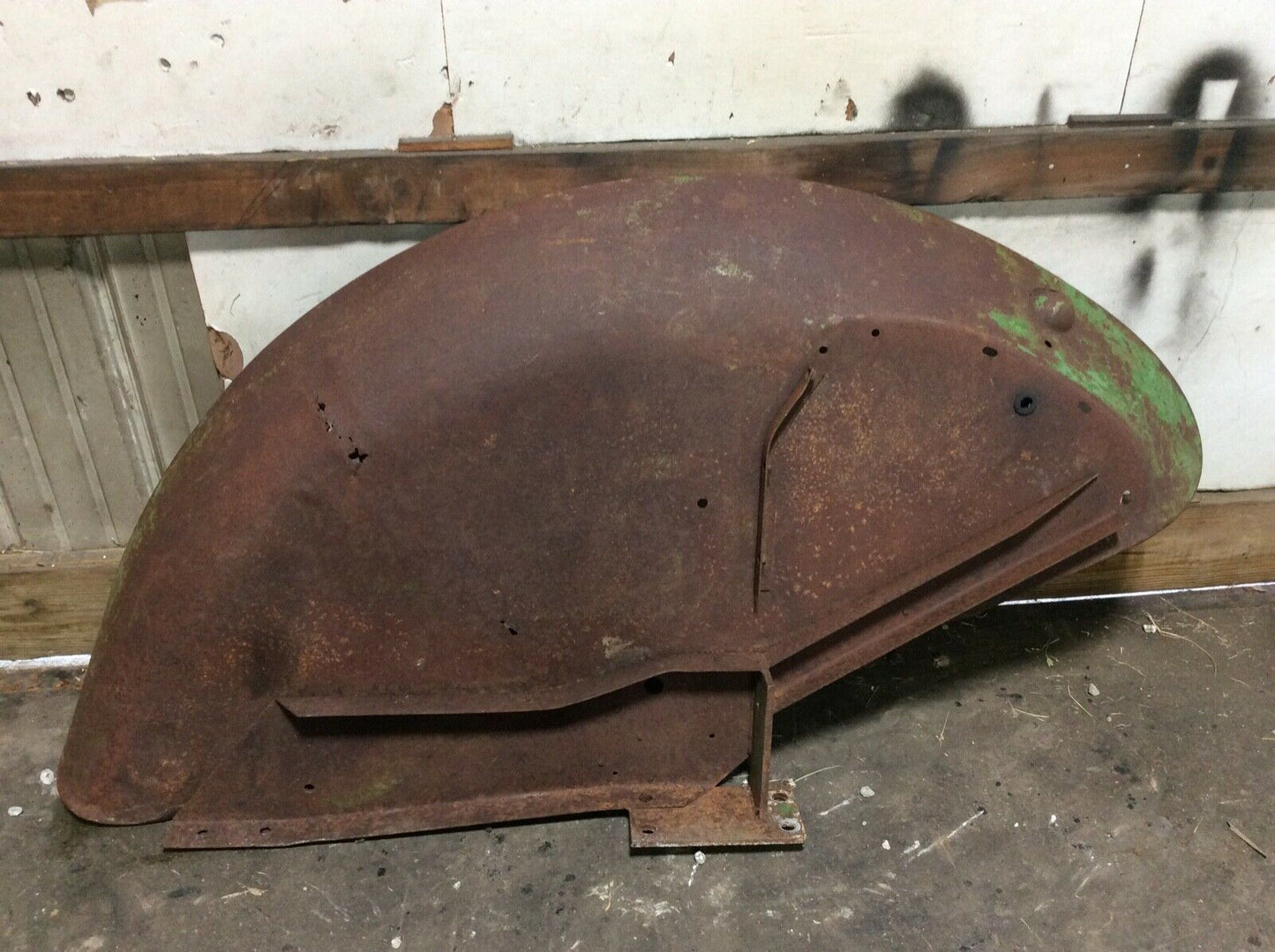 AR421R John Deere Left Hand Fender For R