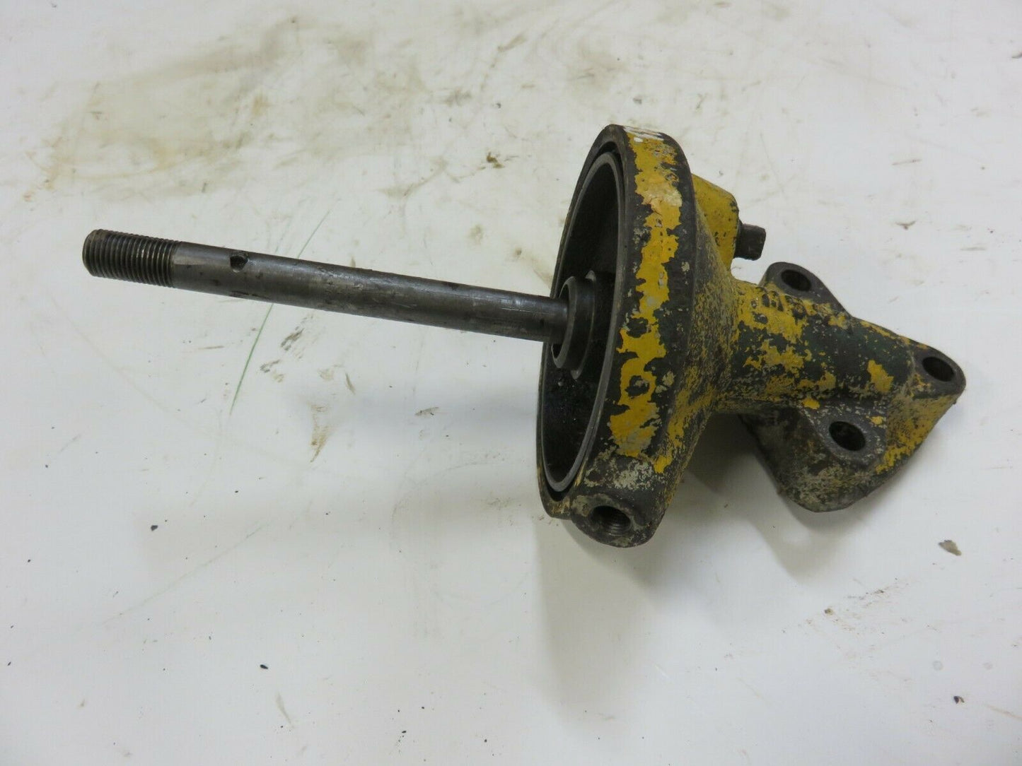 M59T, AM736T John Deere Engine Oil Filter Base For M, 40, 320, 420, 330, 430