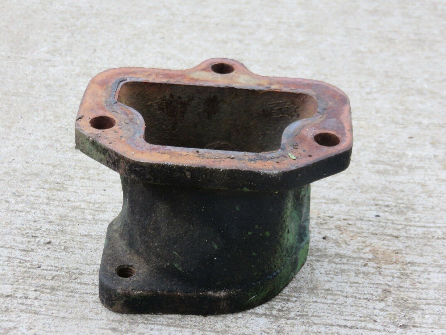 F2242R John Deere Radiator Water Inlet For Gas 70, 720, 730