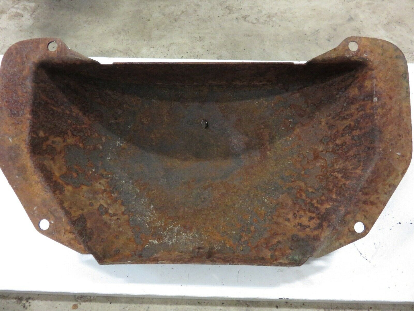 AL2693T John Deere Flywheel Housing Cover Pan For L, LA, LI