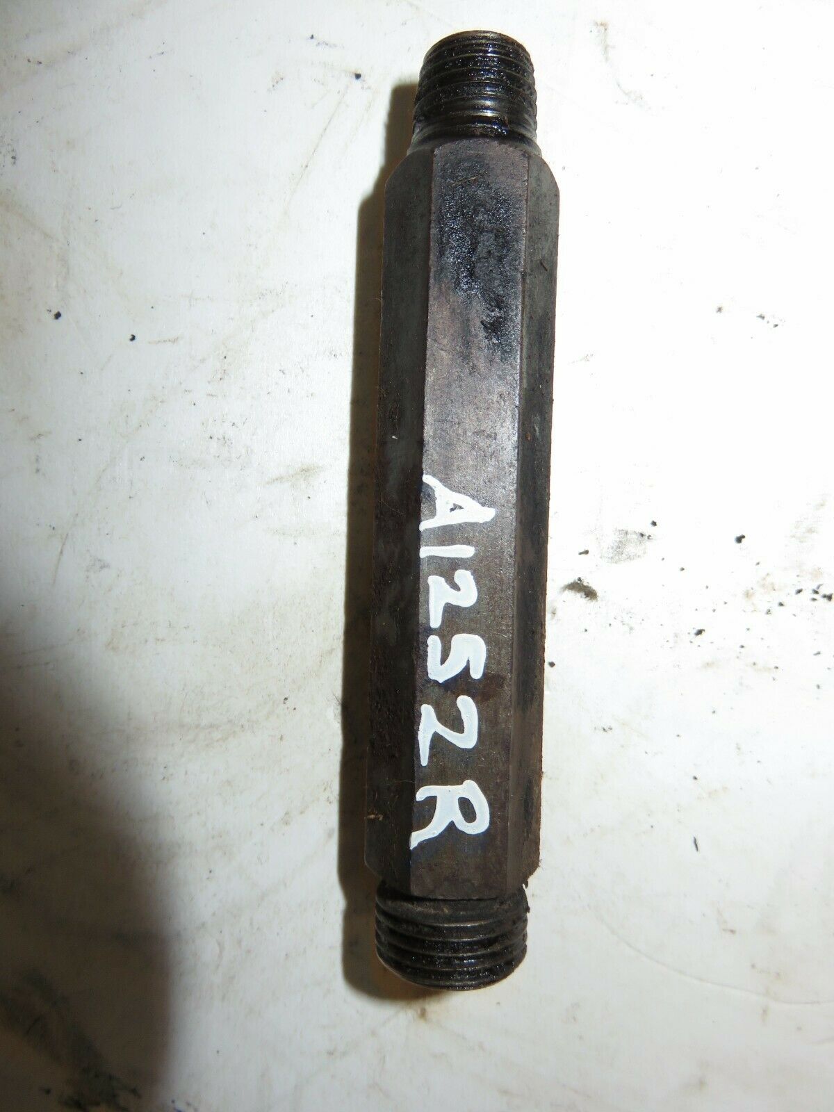 A1252R John Deere Oil Pipe To Governor Adapter Fitting For A, AR, AO