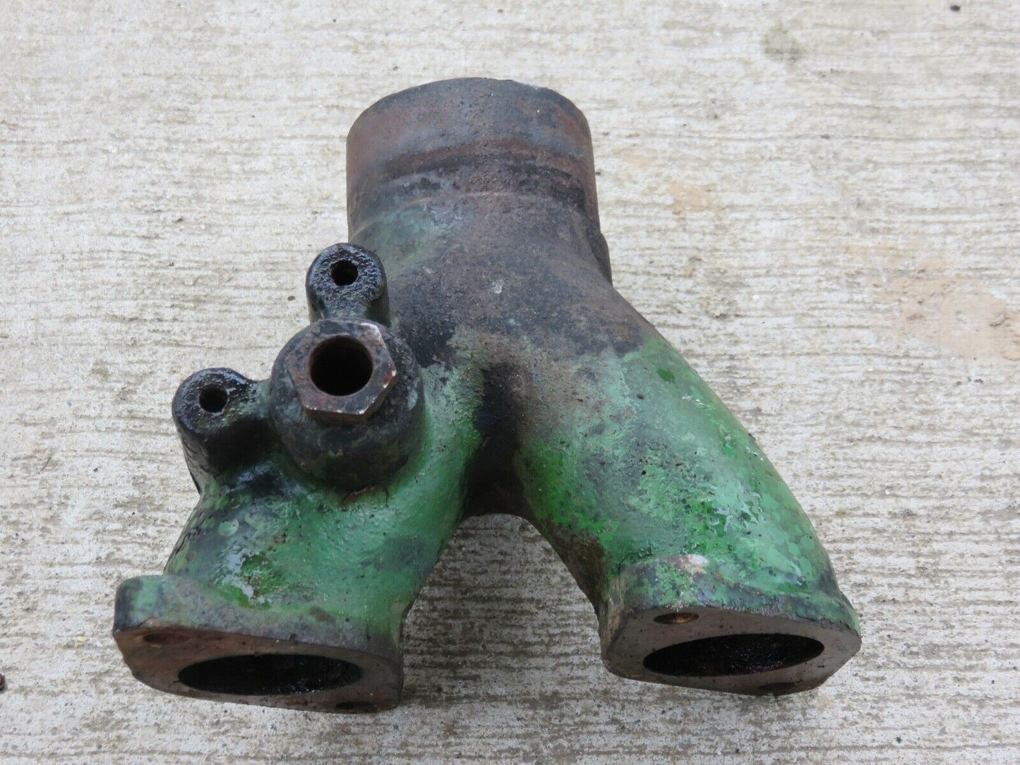 F1557R John Deere Upper Carburetor Intake For 70, 720, 730