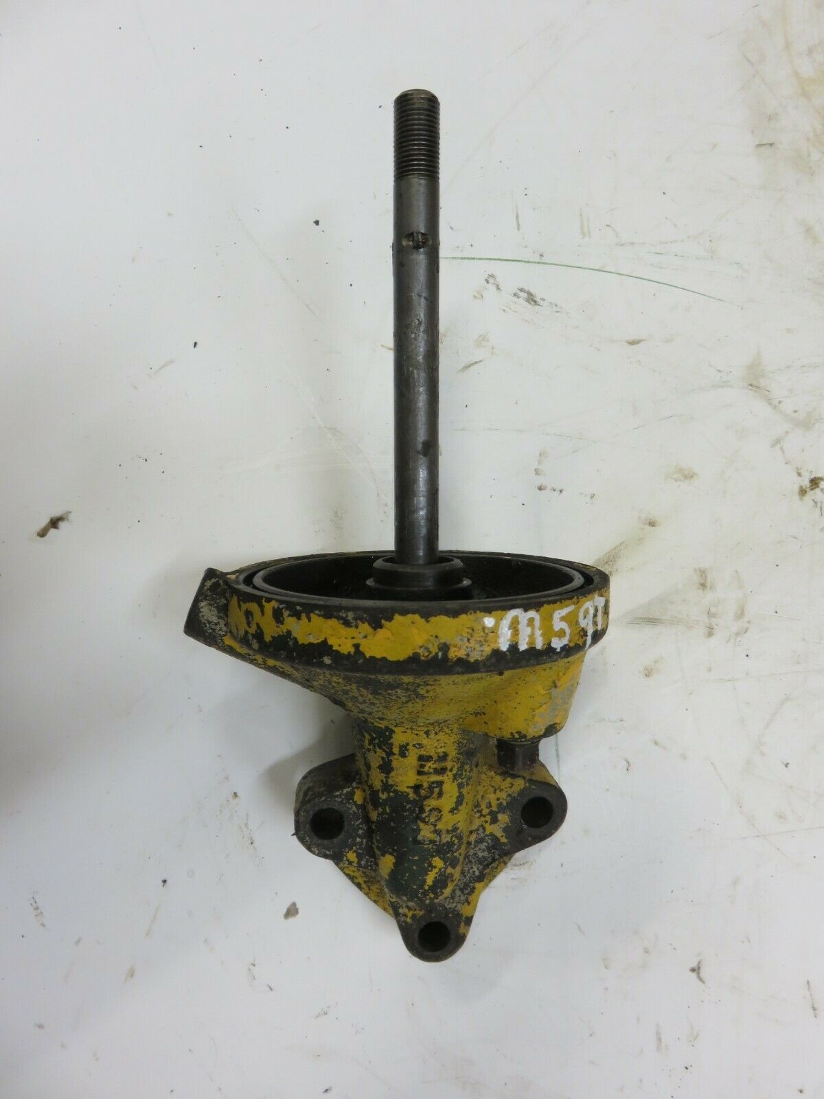 M59T, AM736T John Deere Engine Oil Filter Base For M, 40, 320, 420, 330, 430