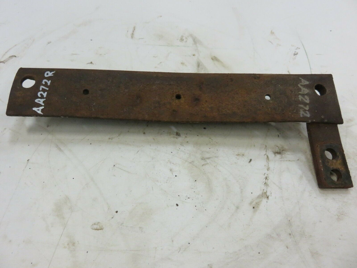 AA272R John Deere Rear Fuel Tank Support For A