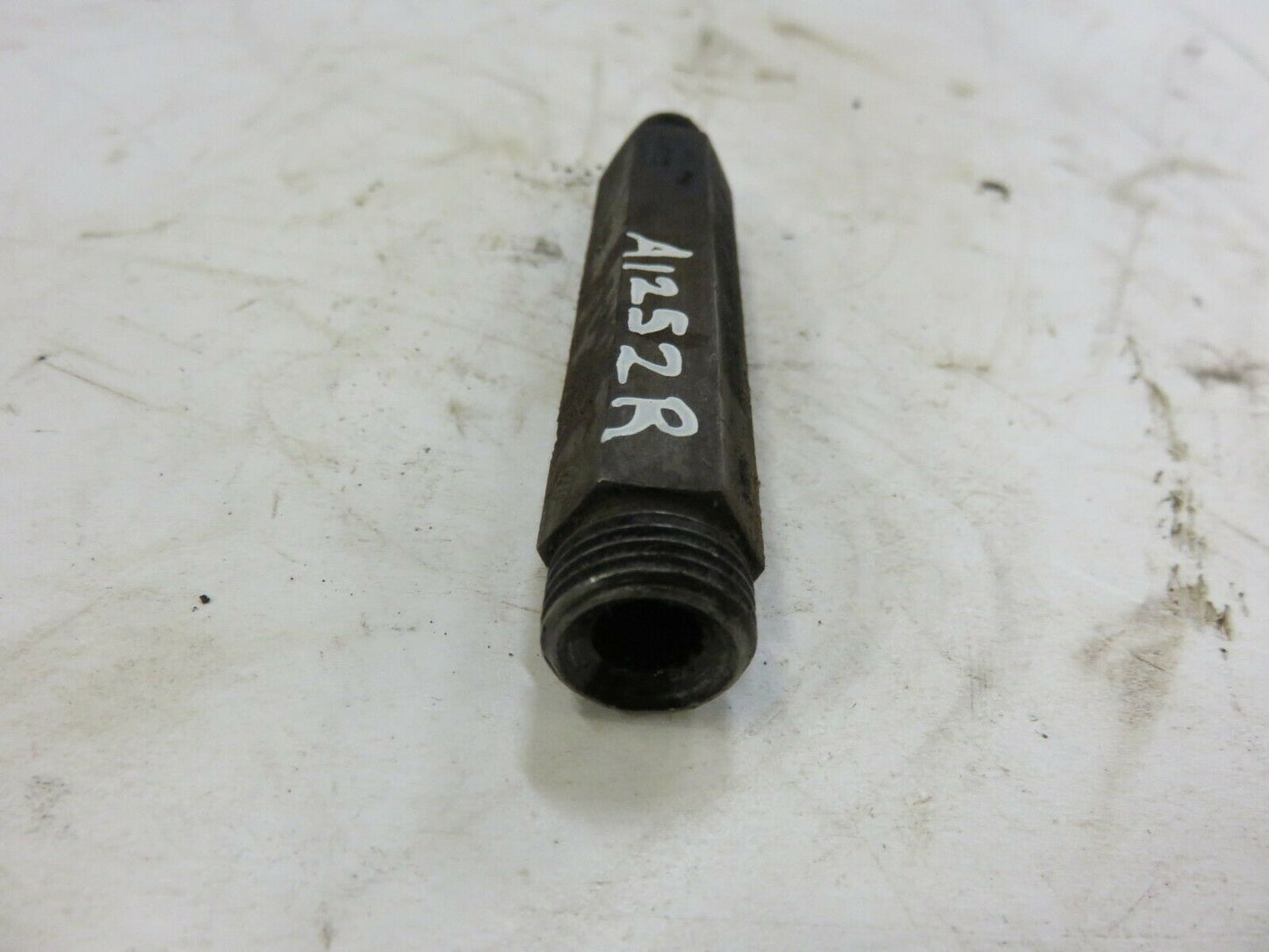 A1252R John Deere Oil Pipe To Governor Adapter Fitting For A, AR, AO