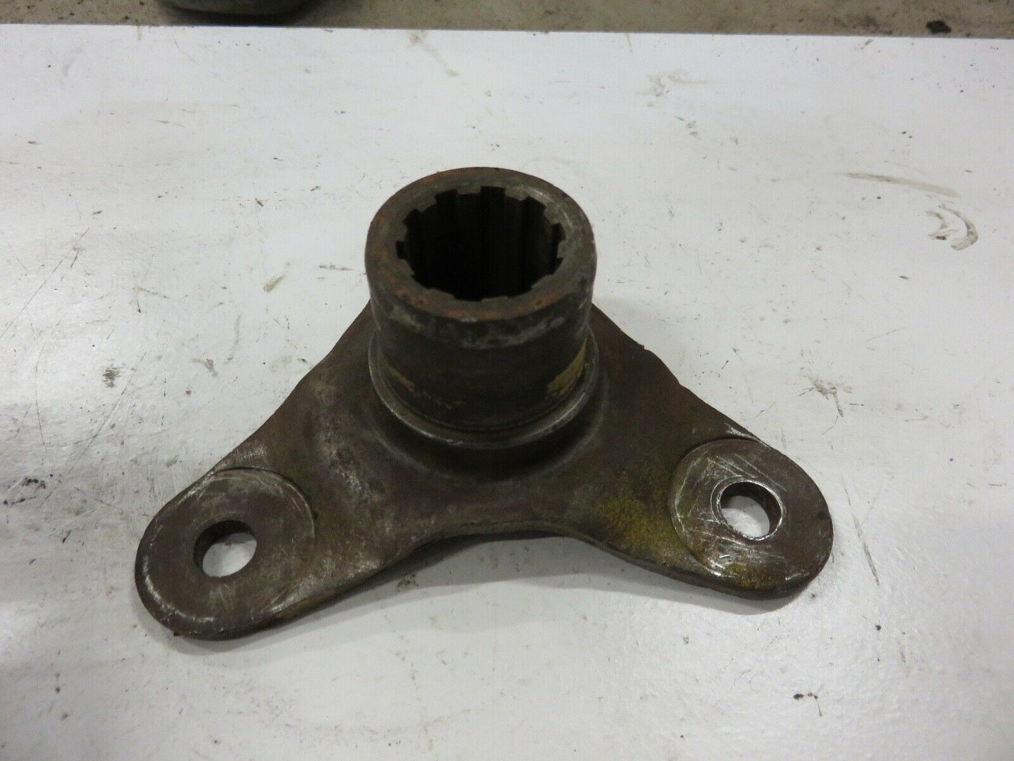 AL2209T John Deere Propeller Shaft Outer Spider For L, LA, LI
