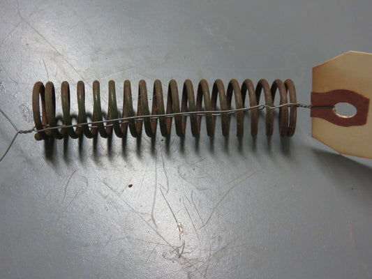 B2672R, R1826R John Deere Spring For R, 80, 520, 530, 620, 630, 720, 730, 820, 830