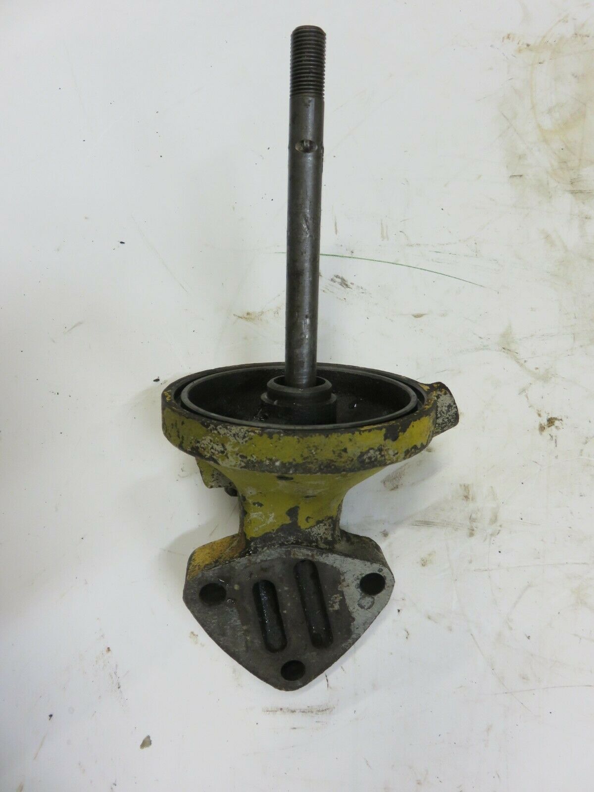 M59T, AM736T John Deere Engine Oil Filter Base For M, 40, 320, 420, 330, 430