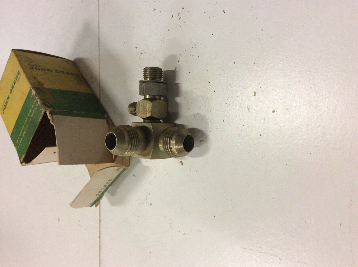 AR30814 John Deere NOS Steering Valve Tee For Utility 3010