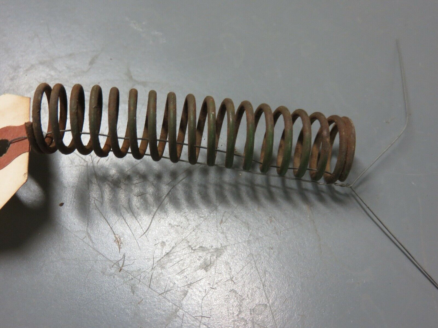 B2672R, R1826R John Deere Spring For R, 80, 520, 530, 620, 630, 720, 730, 820, 830