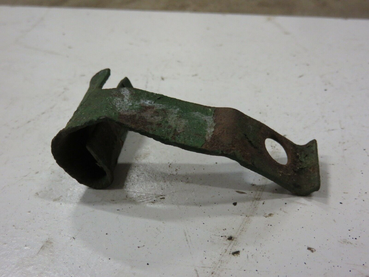 L4290T John Deere Spark Plug Cable Bracket For L, LA, LI