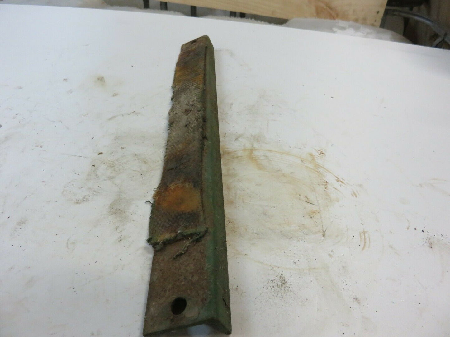AL2768T John Deere Front Gas Tank Support Bracket For LA, LI