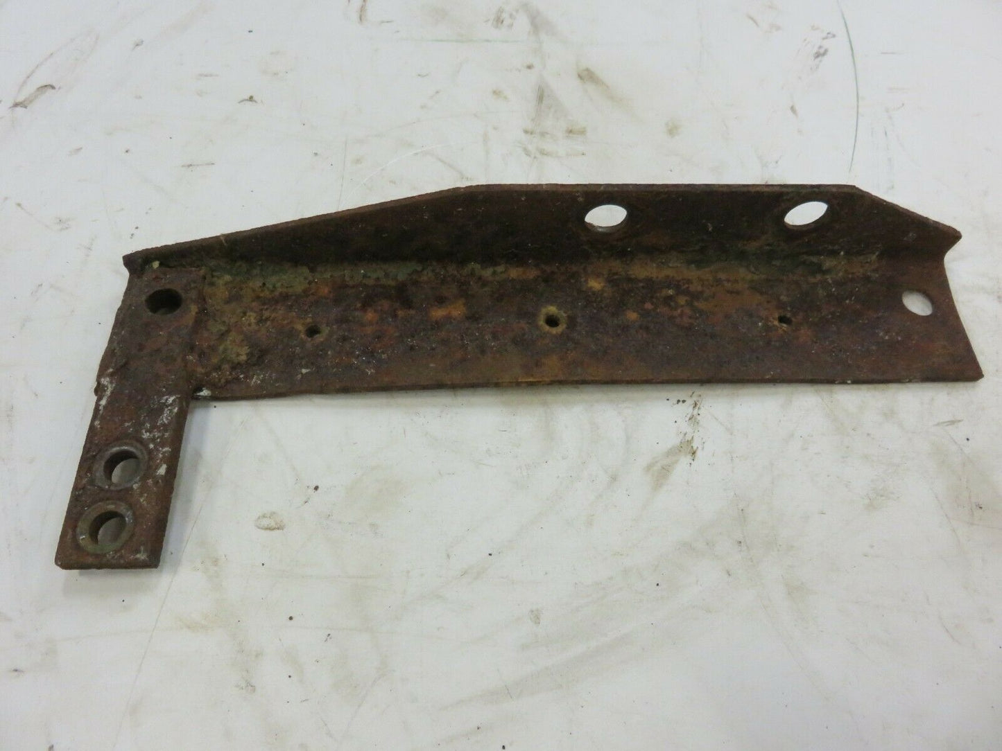 AA272R John Deere Rear Fuel Tank Support For A