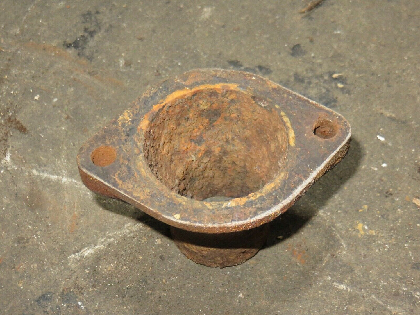 T421T John Deere Thermostat Cover Water Outlet For 420, 430