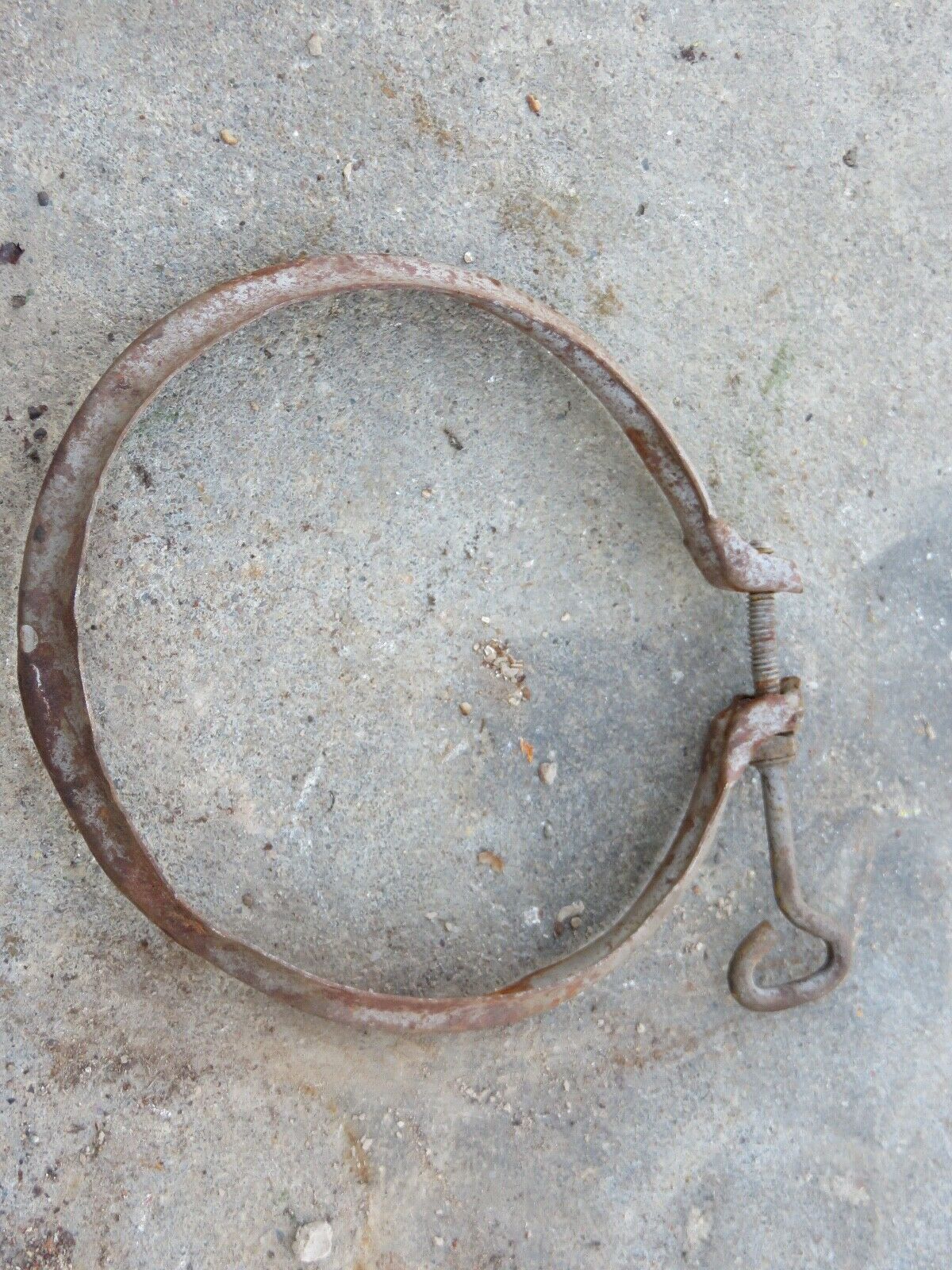 AB1629R John Deere Air Cleaner Oil Bowl Clamp For B, BO, BR, M, 40, 50, 320, 420, 520