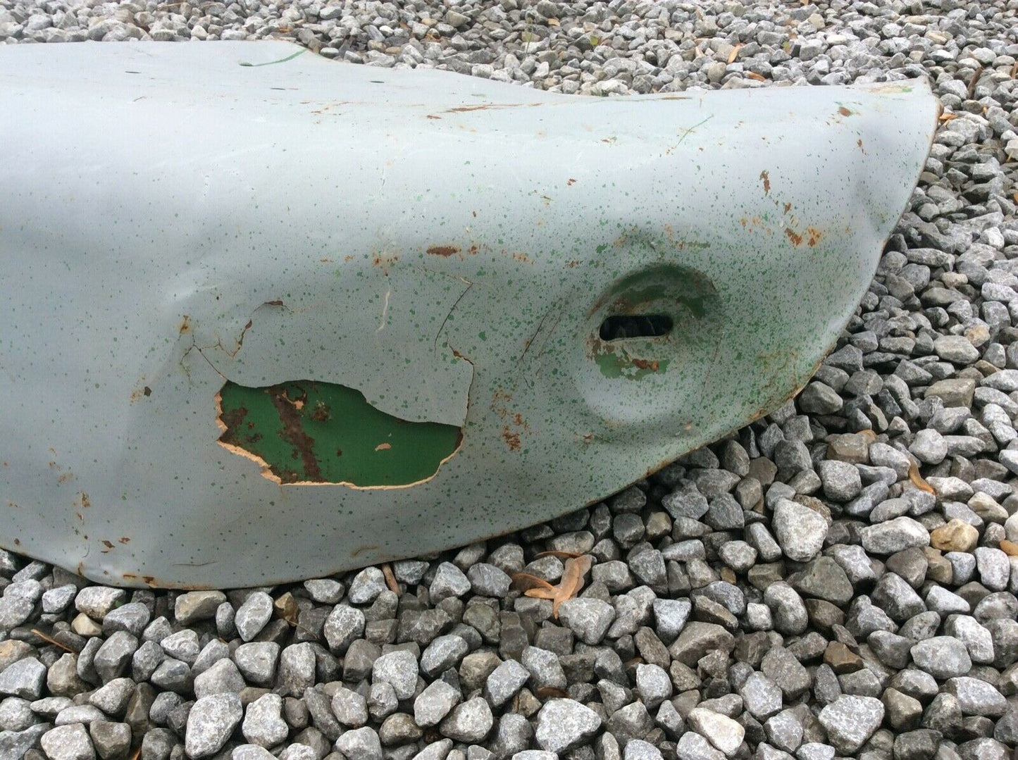 AT17536 John Deere Right Hand Fender For Row Crop Utility 2010