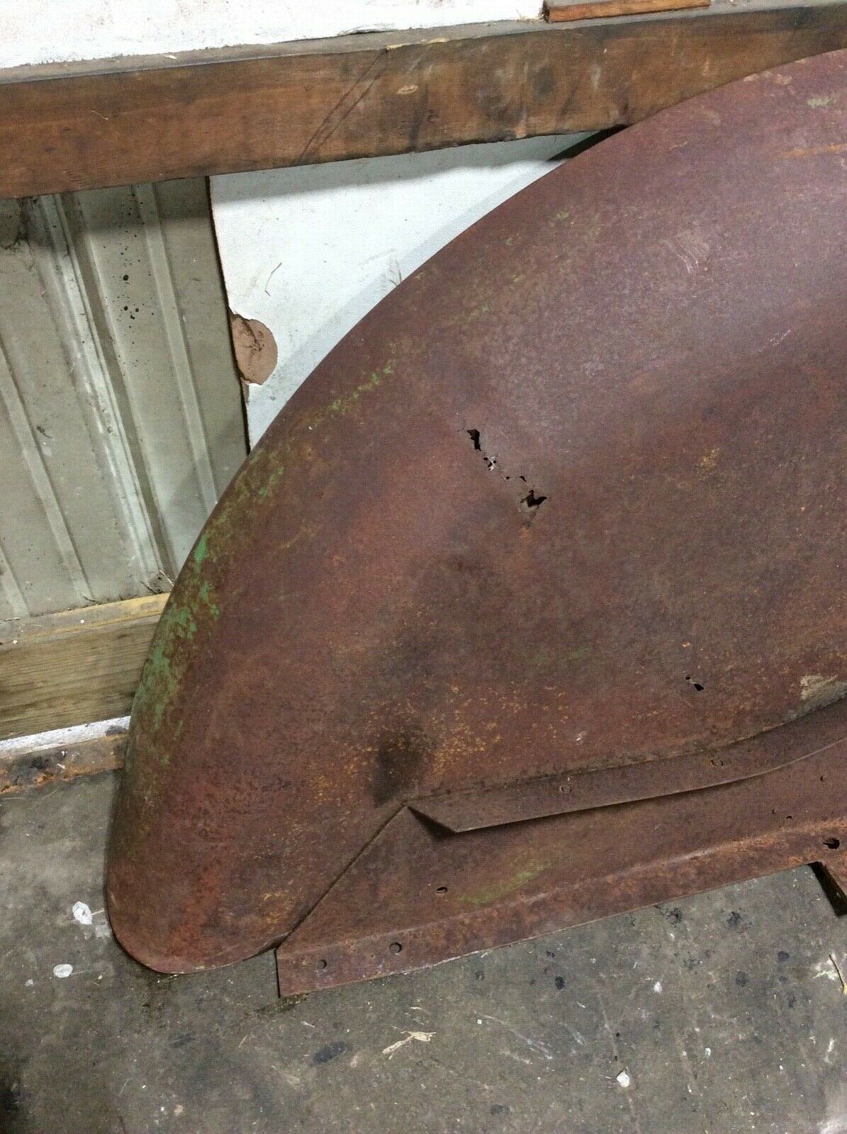 AR421R John Deere Left Hand Fender For R