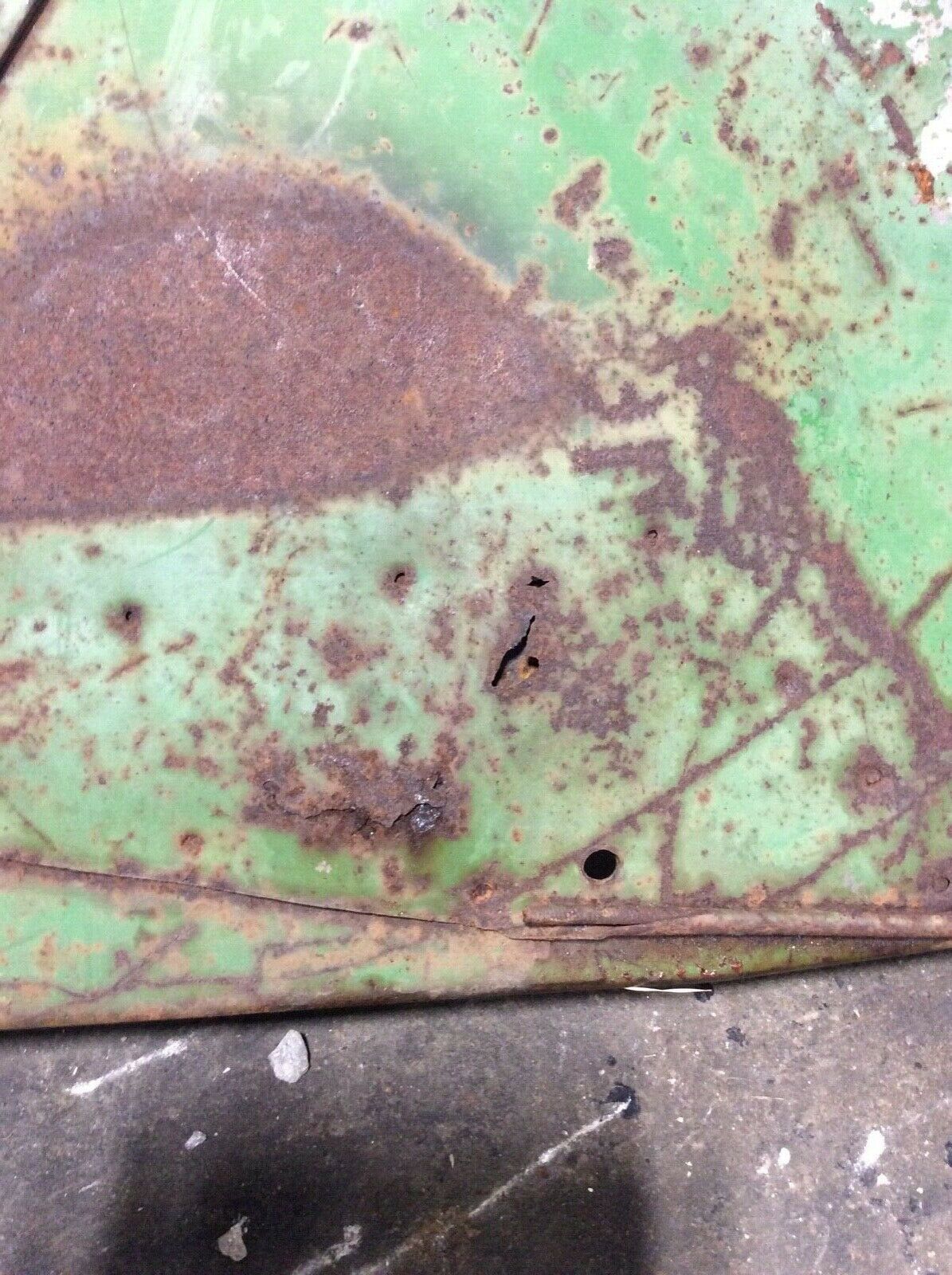 AR421R John Deere Left Hand Fender For R