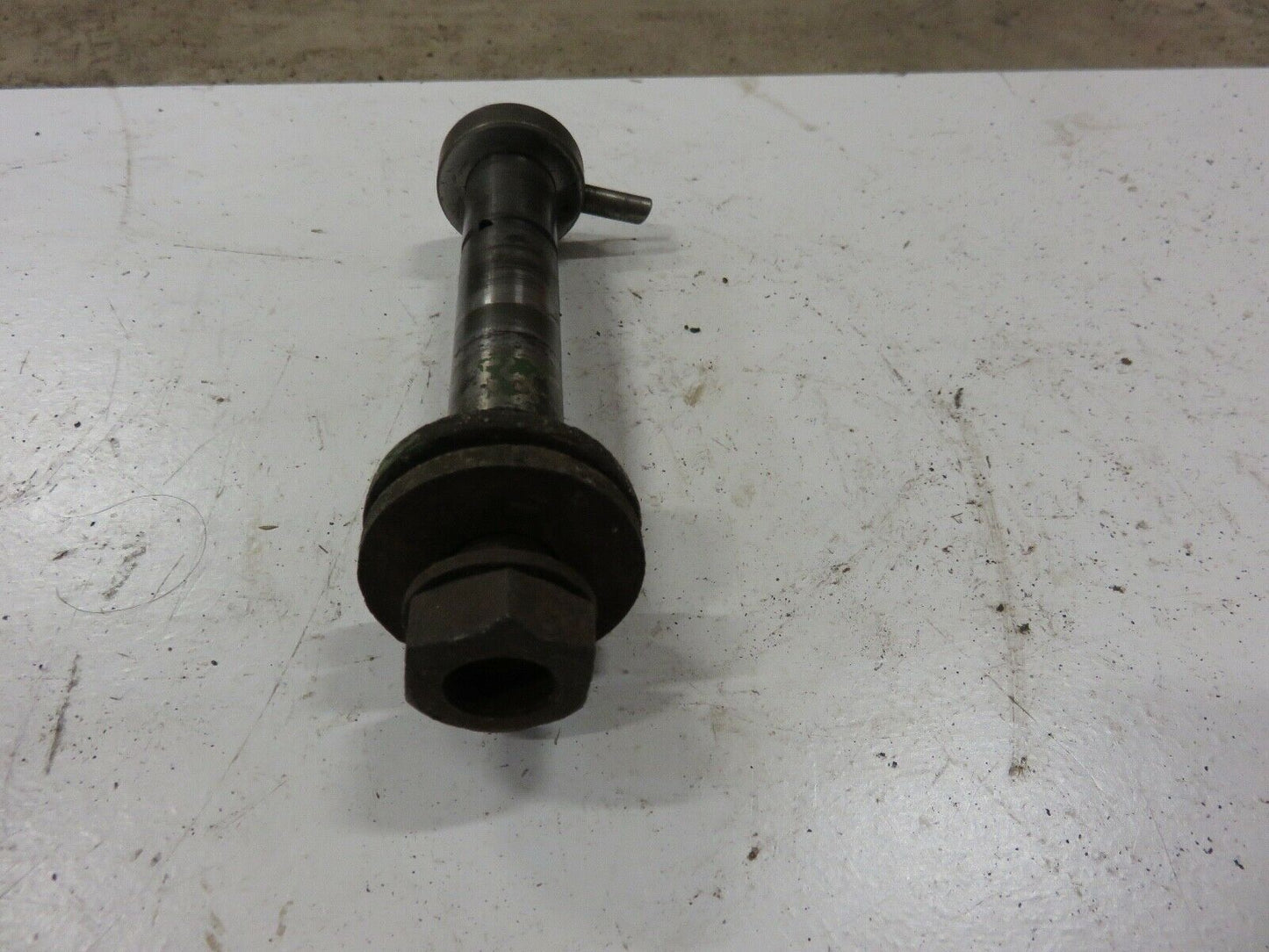 AL2860T, AL2861T John Deere Fan Spindle For L, LA, LI