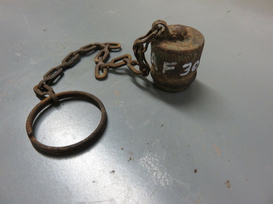 AF3001R John Deere Dust Plug With Chain For 80, 520, 620, 720, 820,