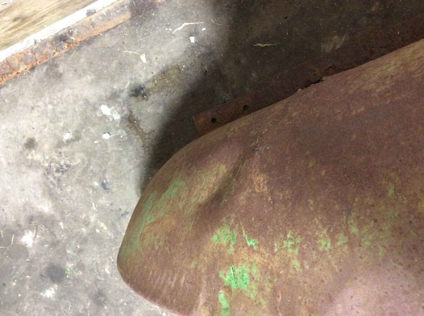 AR420R John Deere Right Hand Fender For R