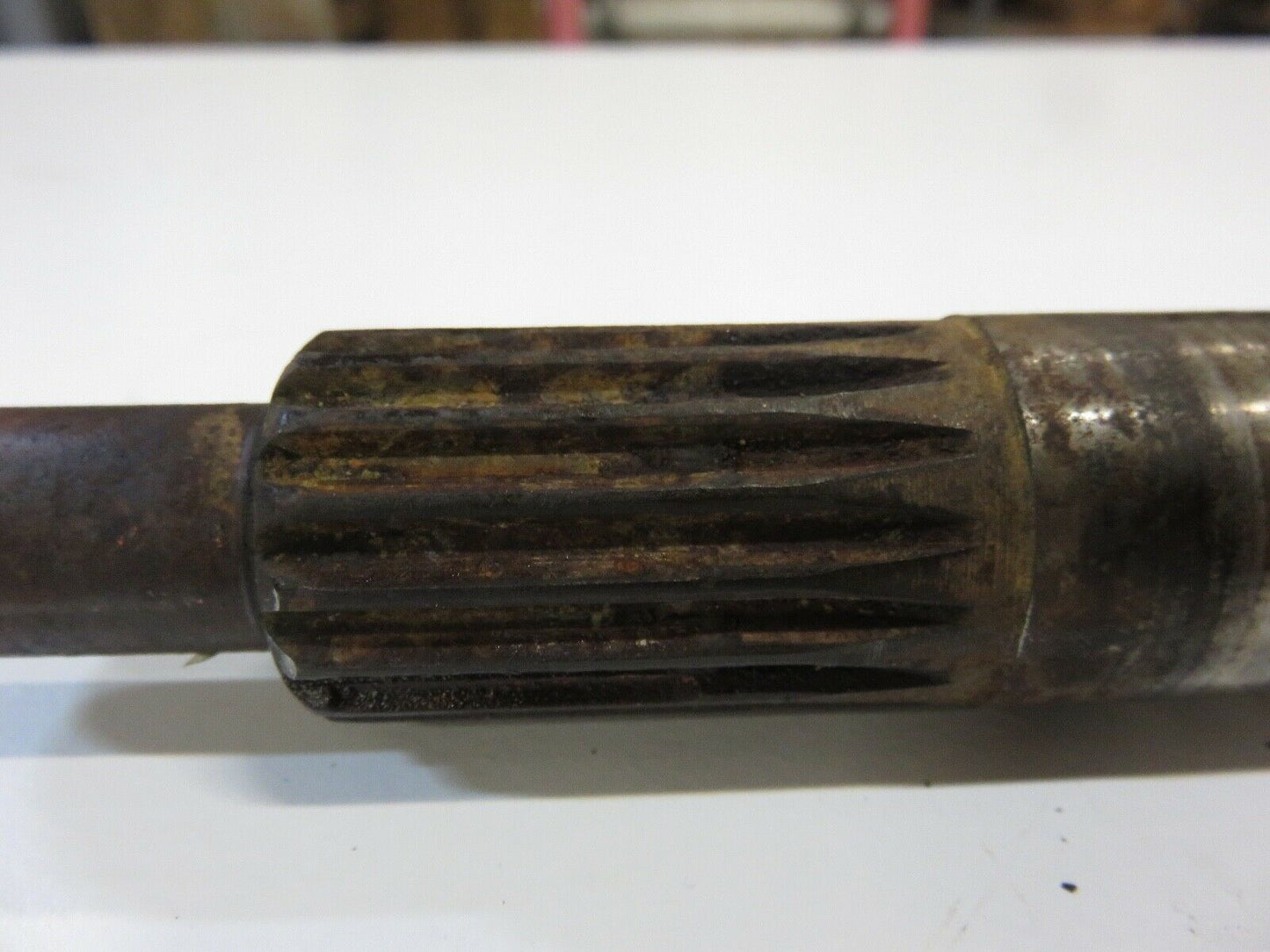 R33927 John Deere Syncro Range Transmission Input Shaft For 3020