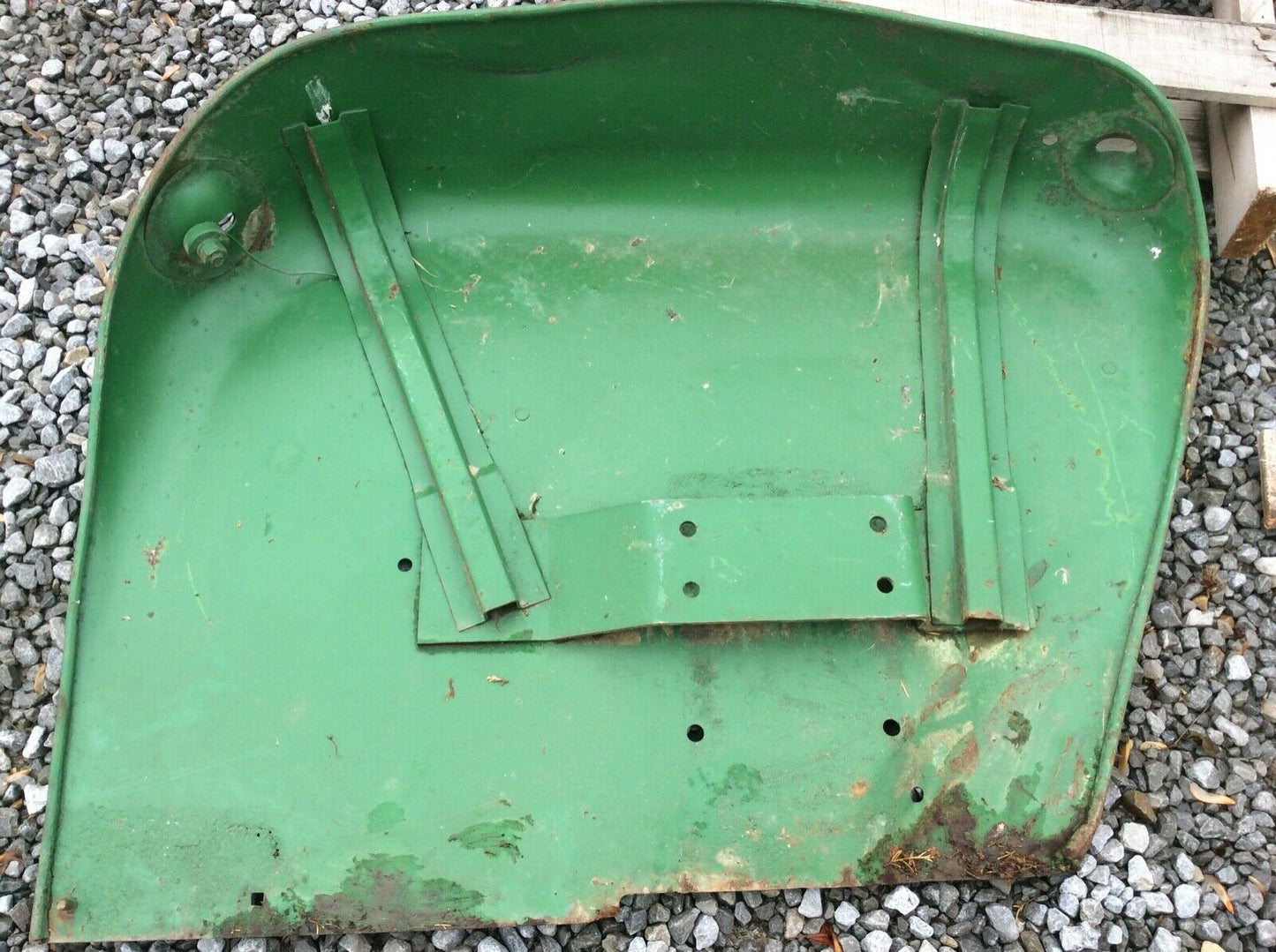 AT17537 John Deere Left Hand Fender For Row Crop Utility 2010