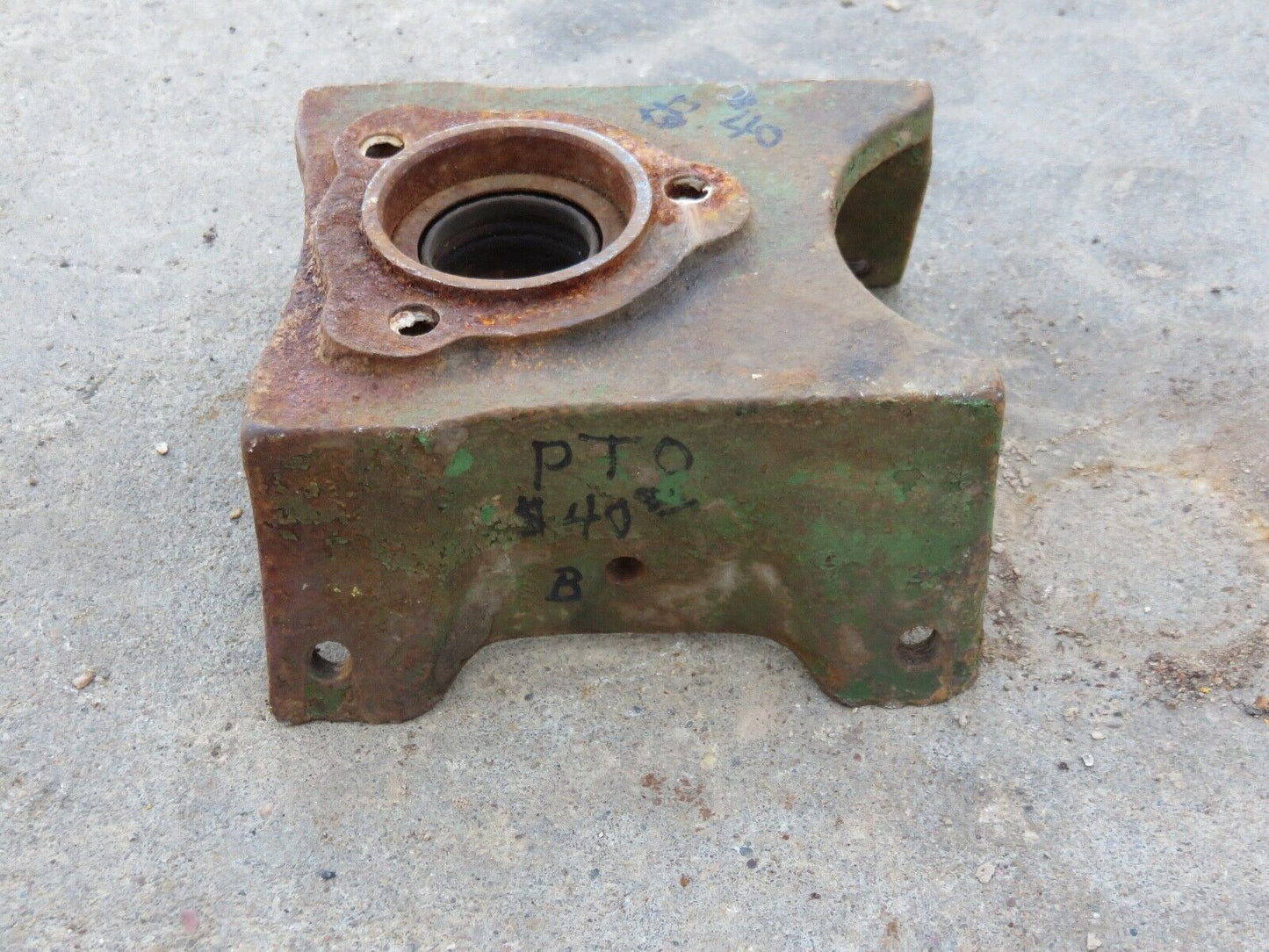 B2064R John Deere PTO Oil Seal Housing For B