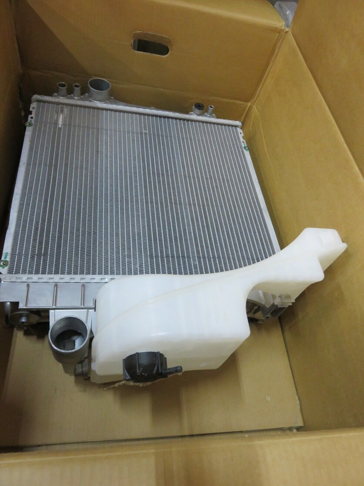 AL176361 John Deere New Radiator For 6020, 6120, 6220, 6320, 6420