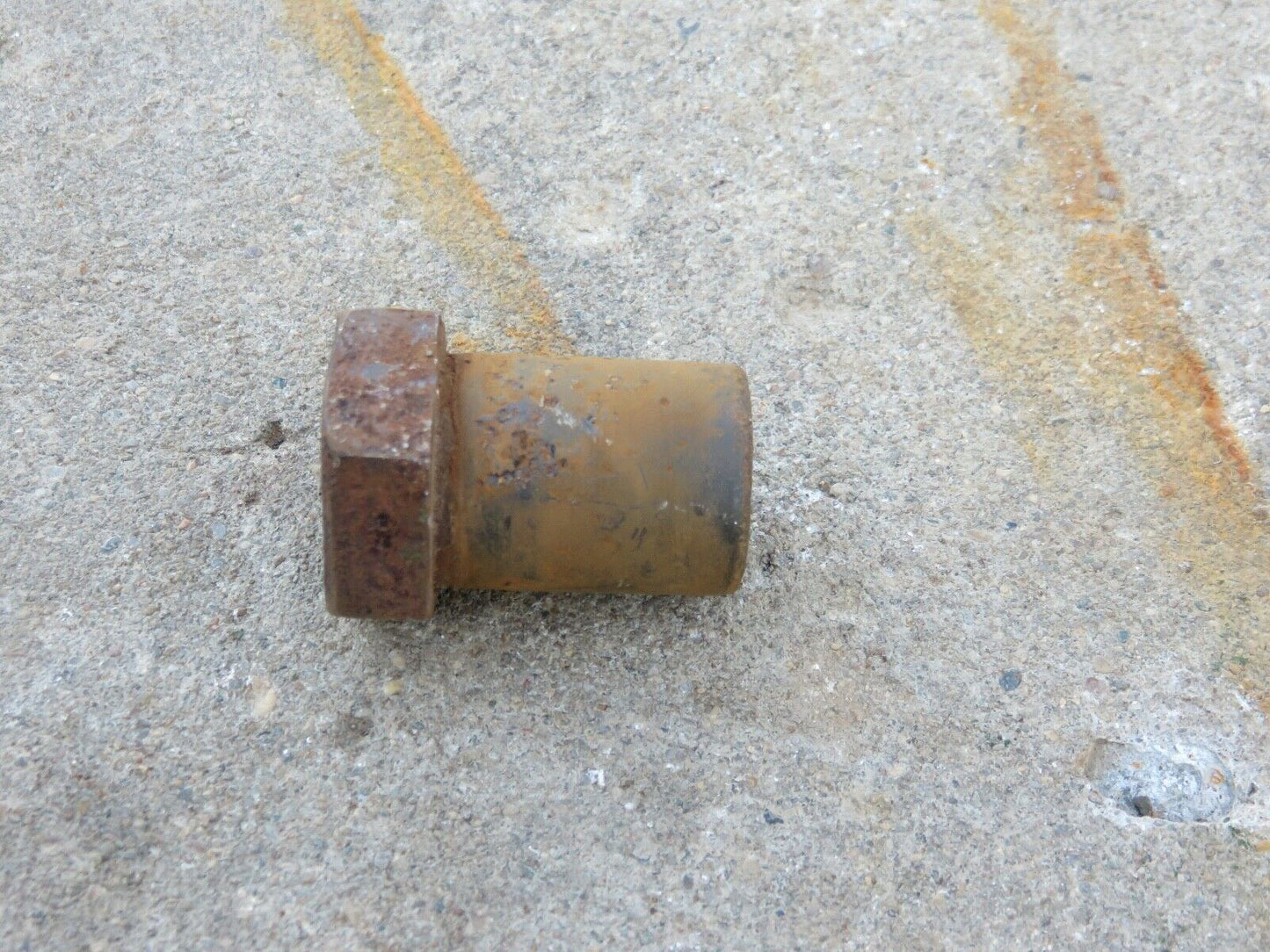 F2597R, R777R John Deere Clutch Lever Pivot Bolt Nut For R, 80, 520, 620, 720, 820