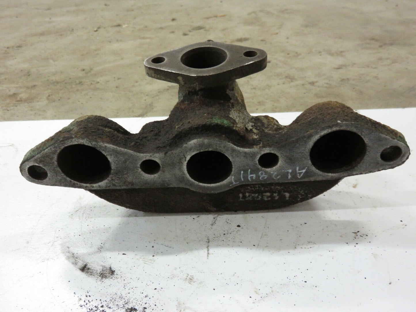 AL2841T John Deere Manifold For L, LA, LI