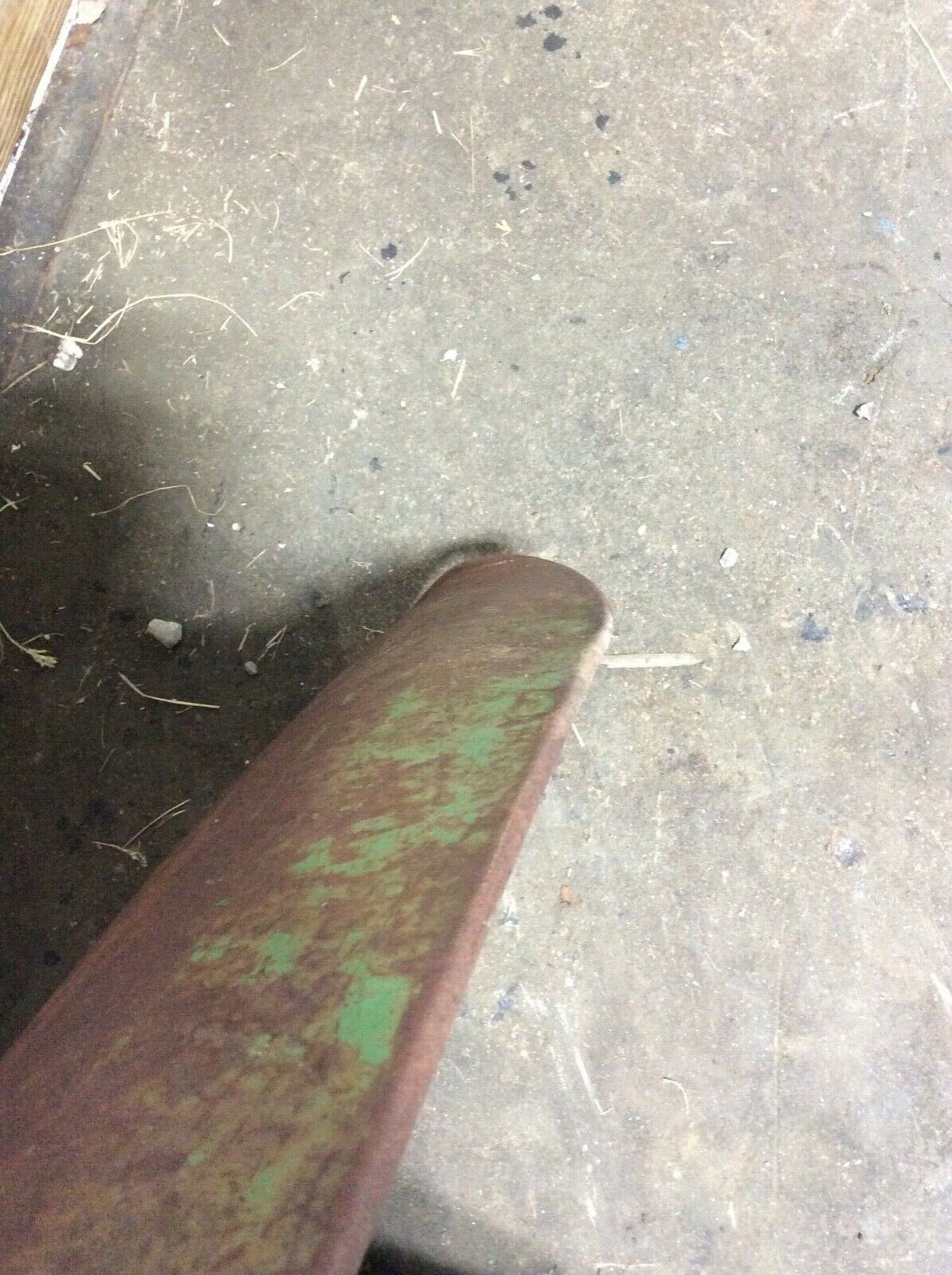 AR421R John Deere Left Hand Fender For R