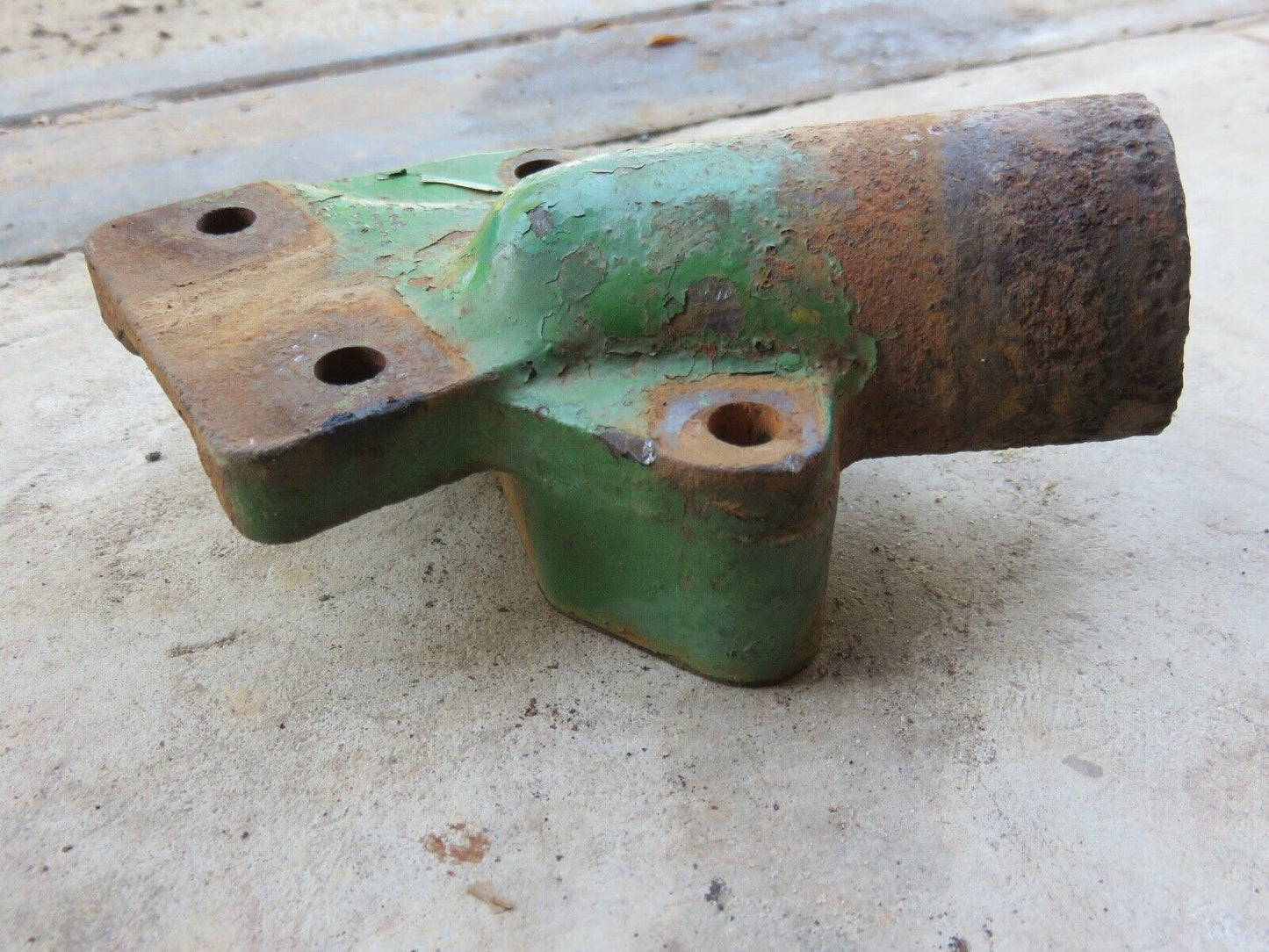 R603R John Deere Pony Motor Cover Water Outlet For R