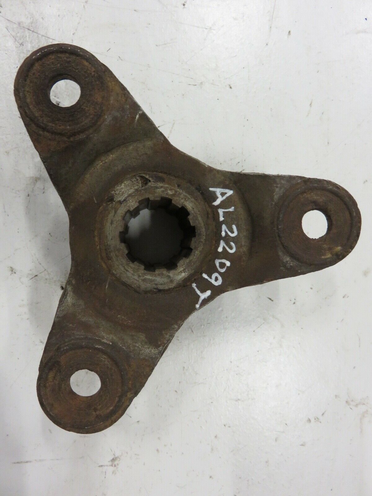 AL2209T John Deere Propeller Shaft Outer Spider For L, LA, LI